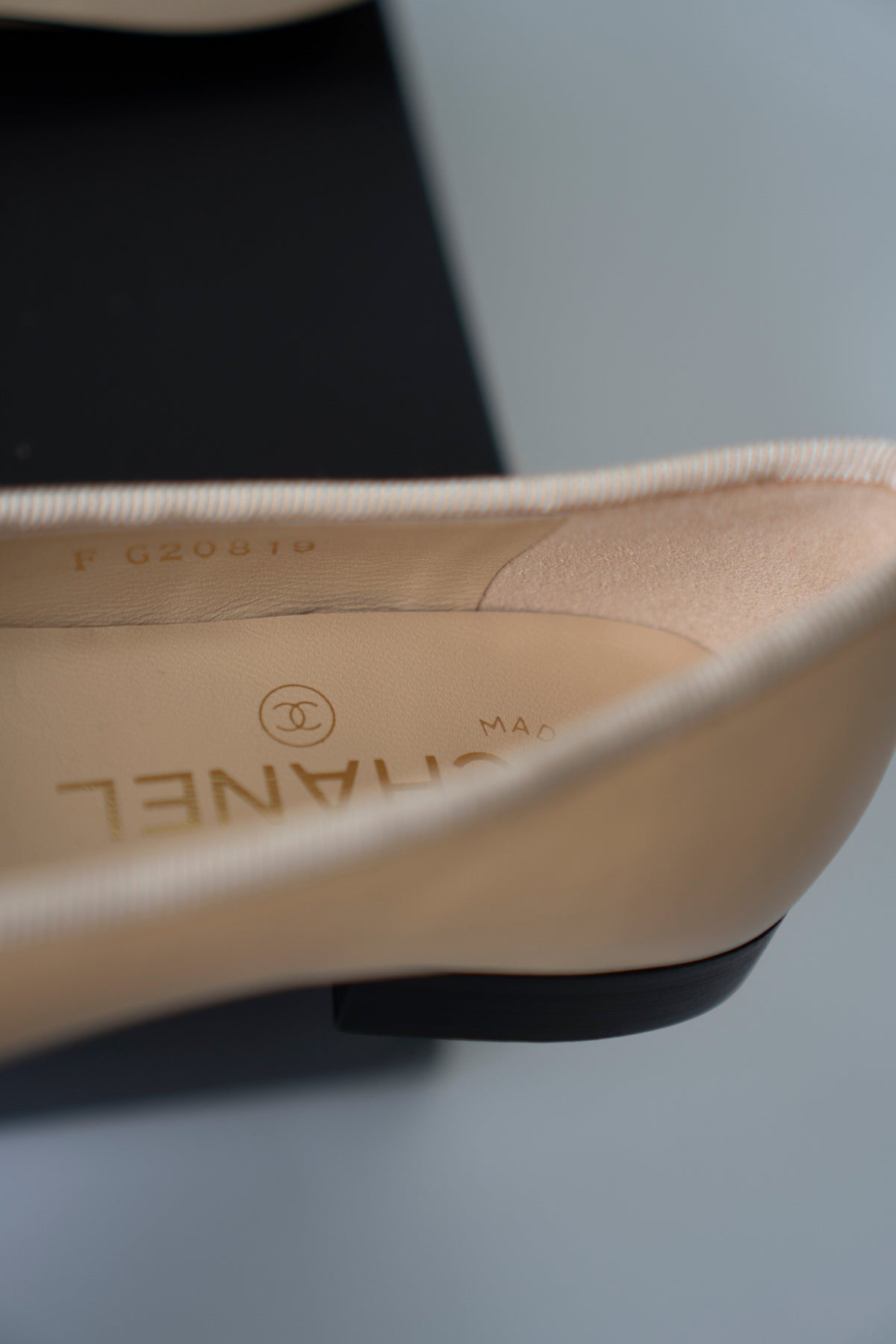Ballet Flats – Beige & Black Lambskin