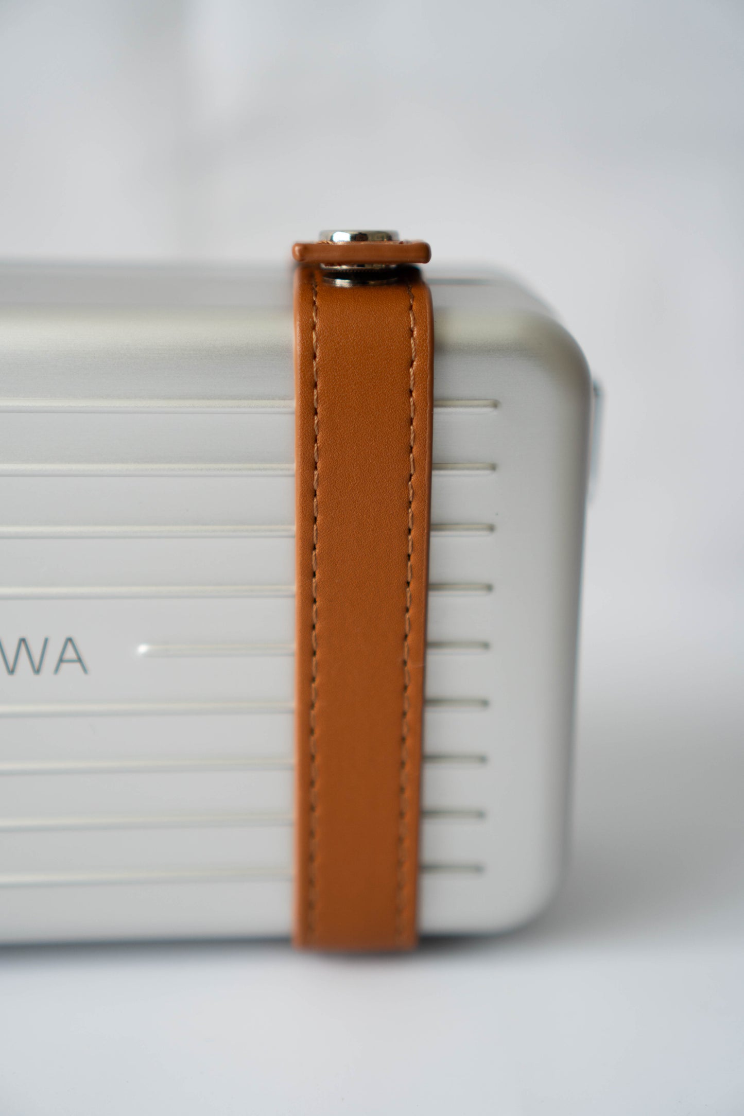 Aluminum Crossbody Case – Silver with Desert Sand Leather