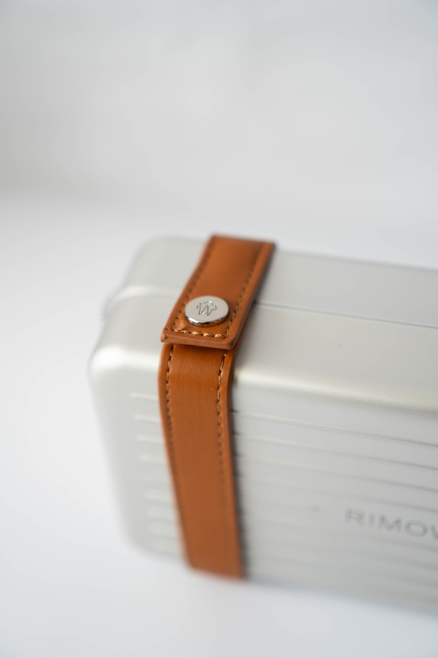 Aluminum Crossbody Case – Silver with Desert Sand Leather