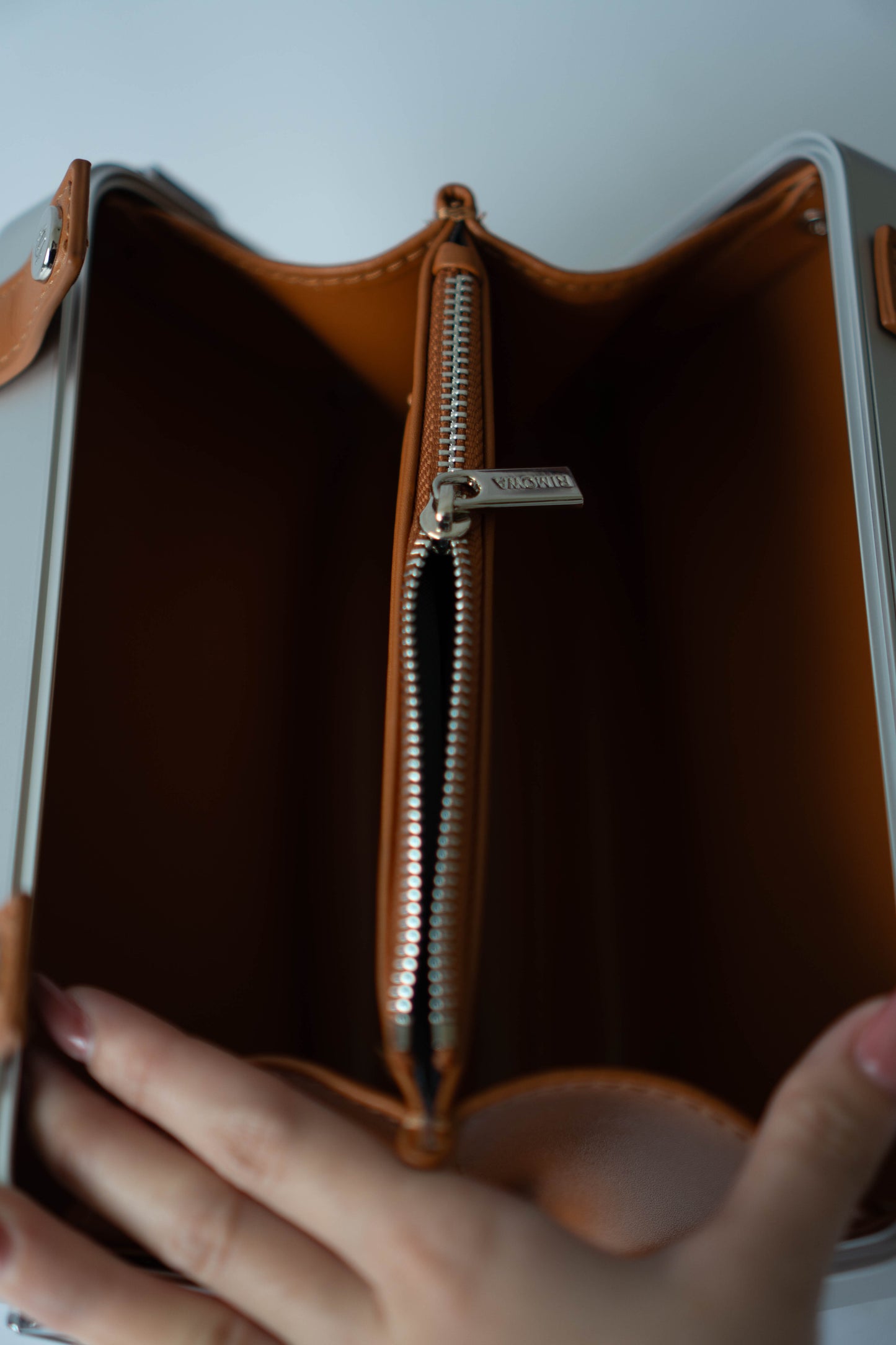 Aluminum Crossbody Case – Silver with Desert Sand Leather