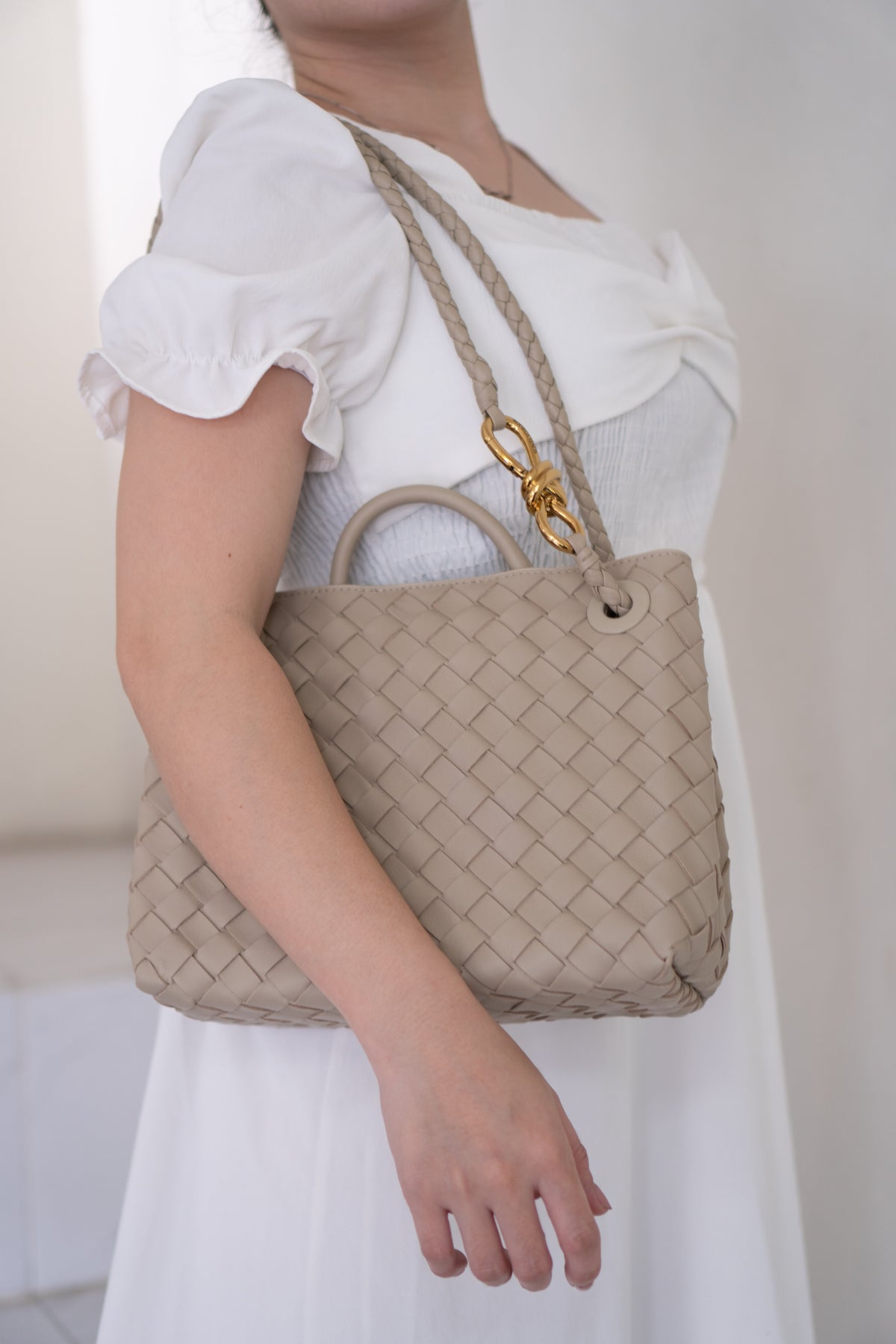Small Andiamo (25 cm) – Intrecciato Leather & Gold Hardware