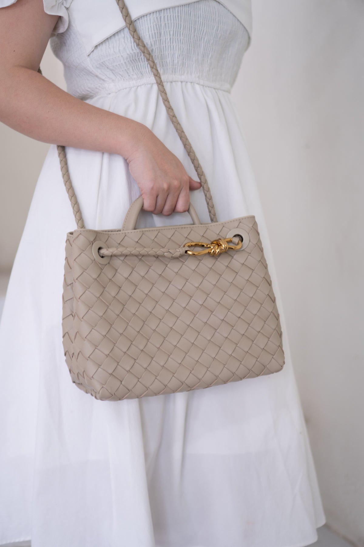 Small Andiamo (25 cm) – Intrecciato Leather & Gold Hardware