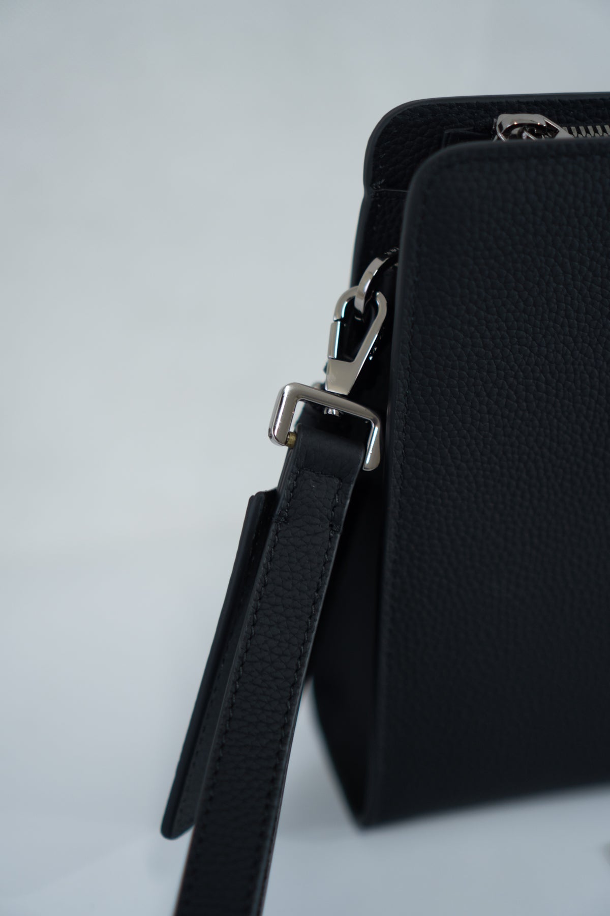CD Icon A5 Zipped Triangle Pouch – Black Grained Leather with Silver Hardware