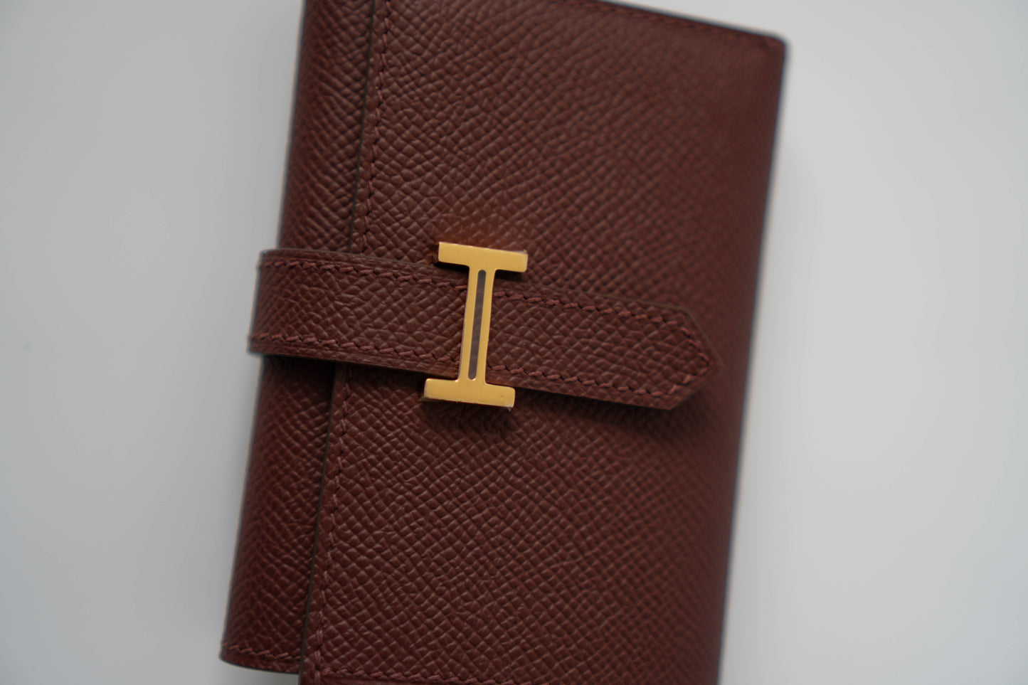Bearn Compact Wallet – Rouge Sellier Epsom with Gold Hardware
