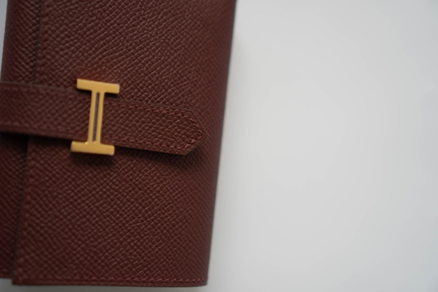 Bearn Compact Wallet – Rouge Sellier Epsom with Gold Hardware
