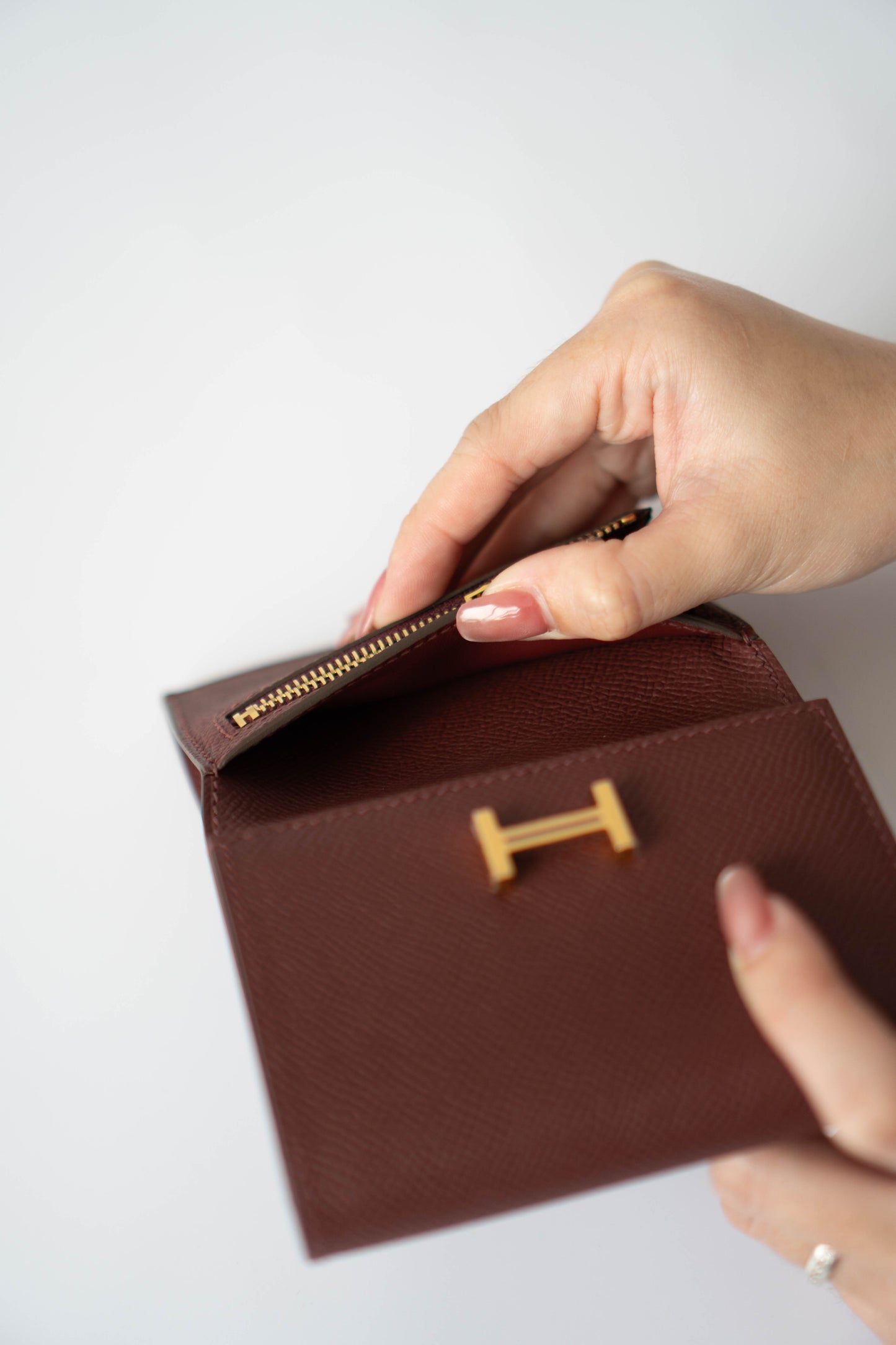 Bearn Compact Wallet – Rouge Sellier Epsom with Gold Hardware