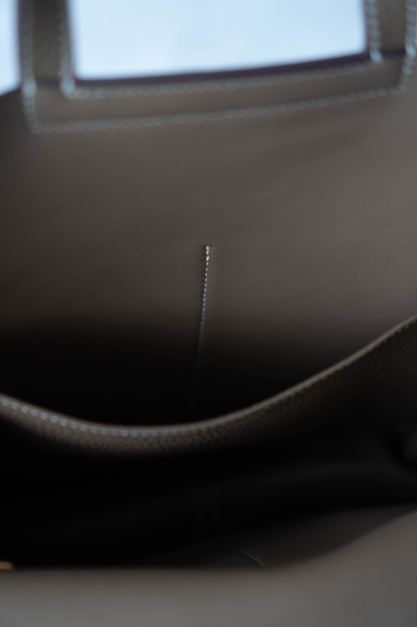 Halzan Top Handle Bag 25 – Etoupe Clemence with Palladium Hardware