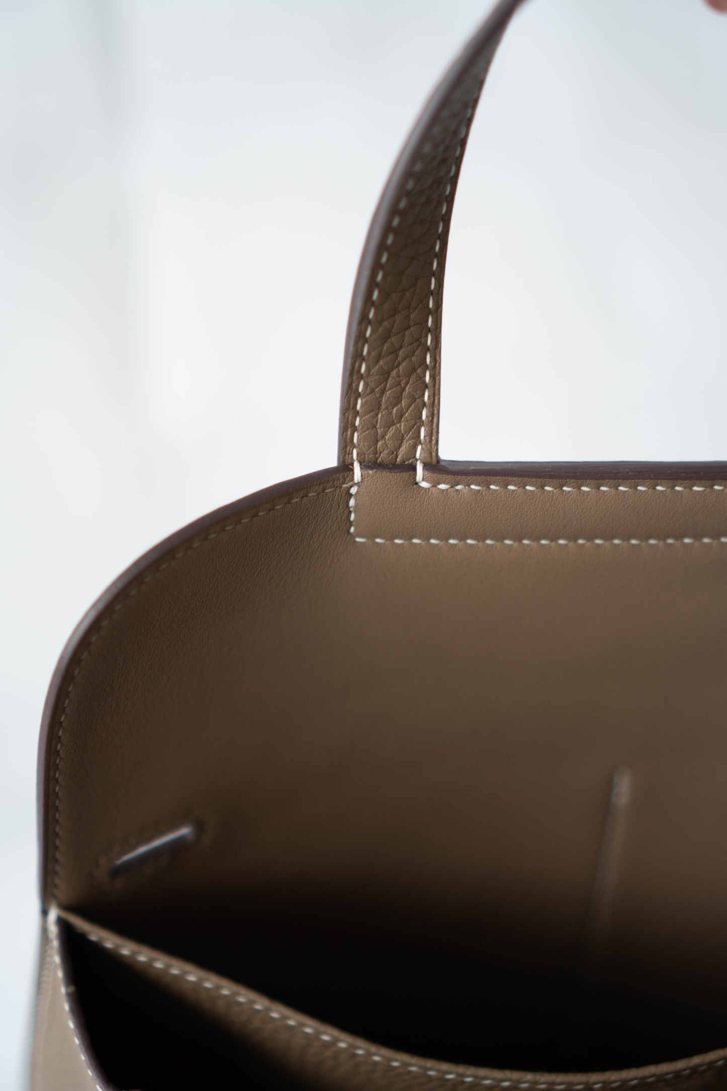 Halzan Top Handle Bag 25 – Etoupe Clemence with Palladium Hardware