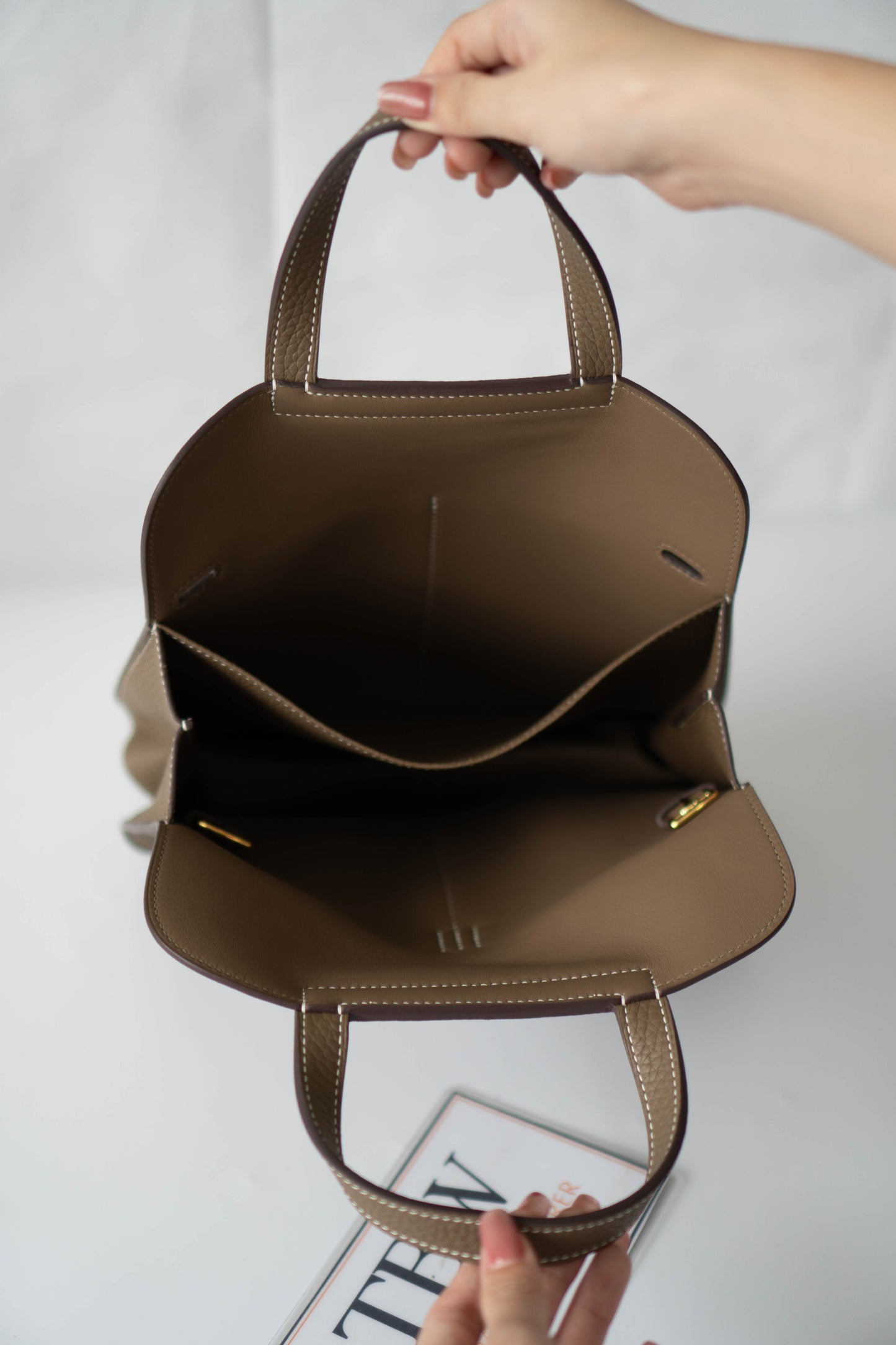 Halzan Top Handle Bag 25 – Etoupe Clemence with Palladium Hardware