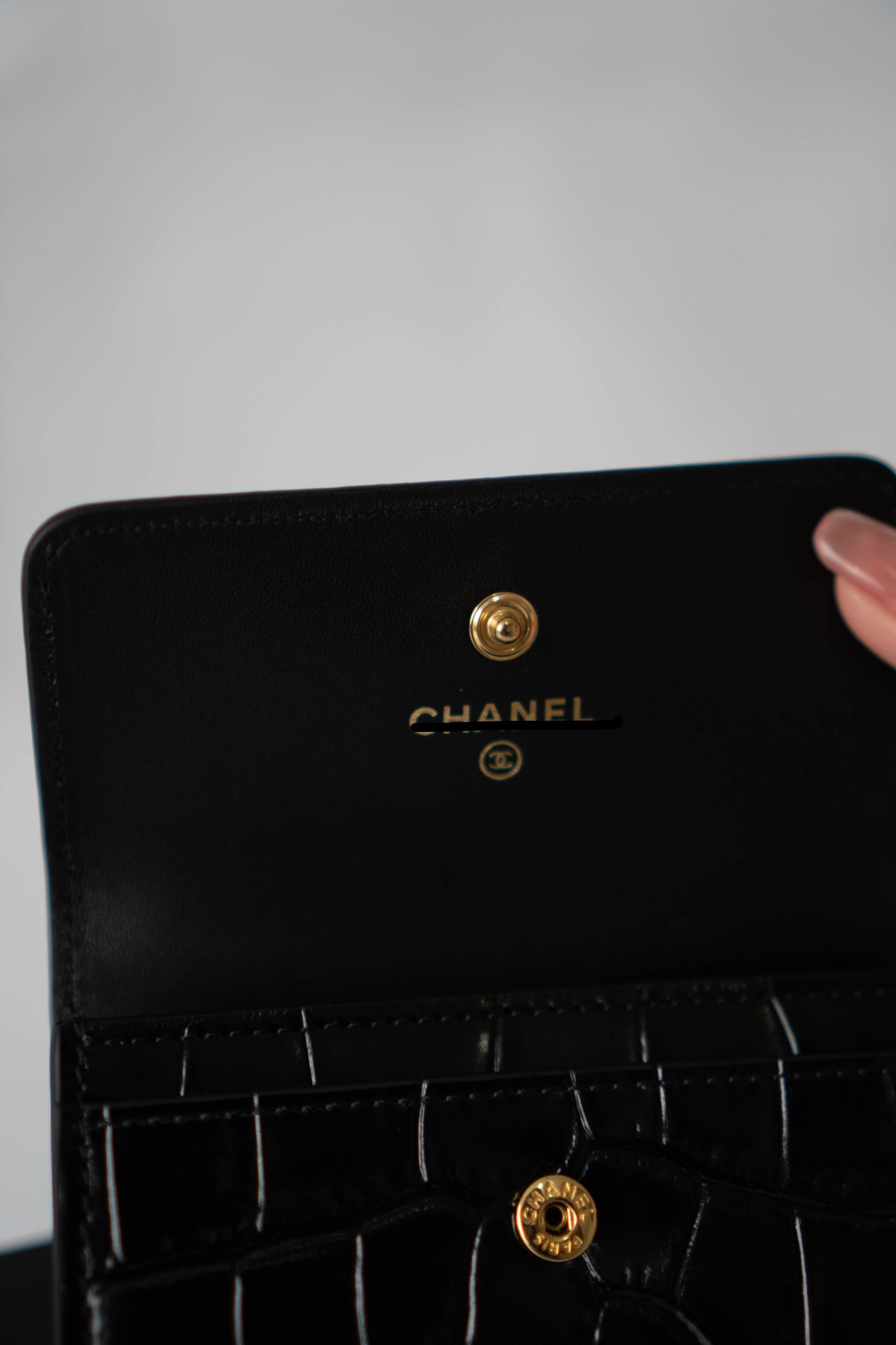 Compact Card Holder – Black Croc-Embossed Calfskin with Gold Hardware