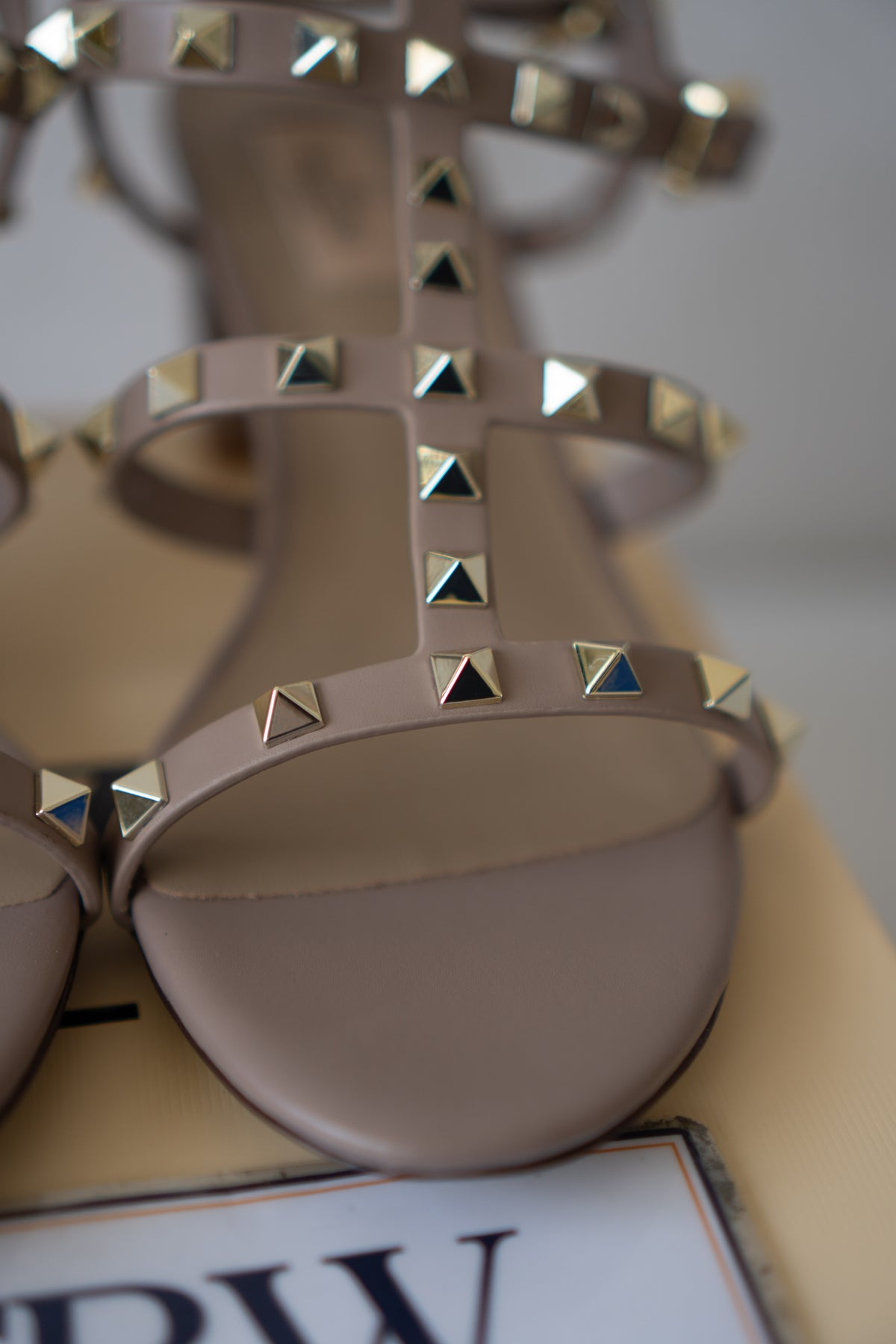 Rockstud Caged Block-Heel Sandals – Taupe / Warm Beige Leather