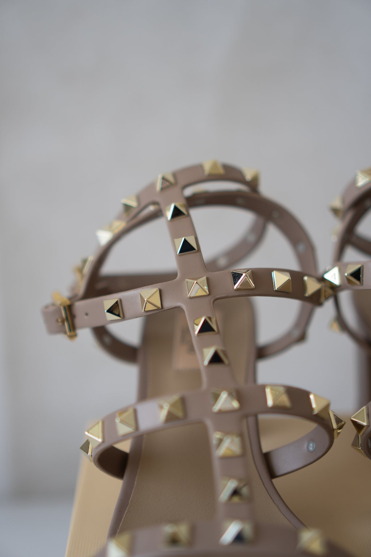 Rockstud Caged Block-Heel Sandals – Taupe / Warm Beige Leather