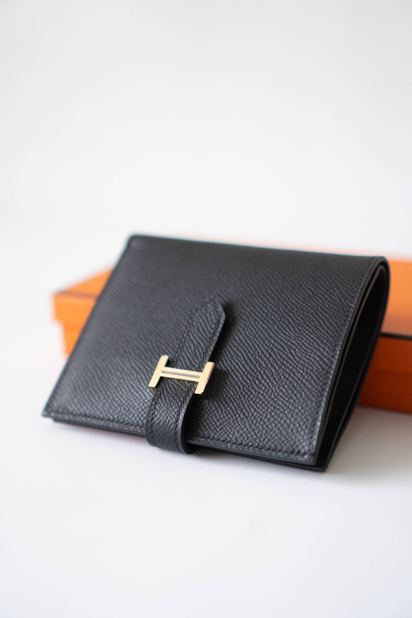 Bearn Compact Wallet – Black Epsom Leather with Gold Hardware