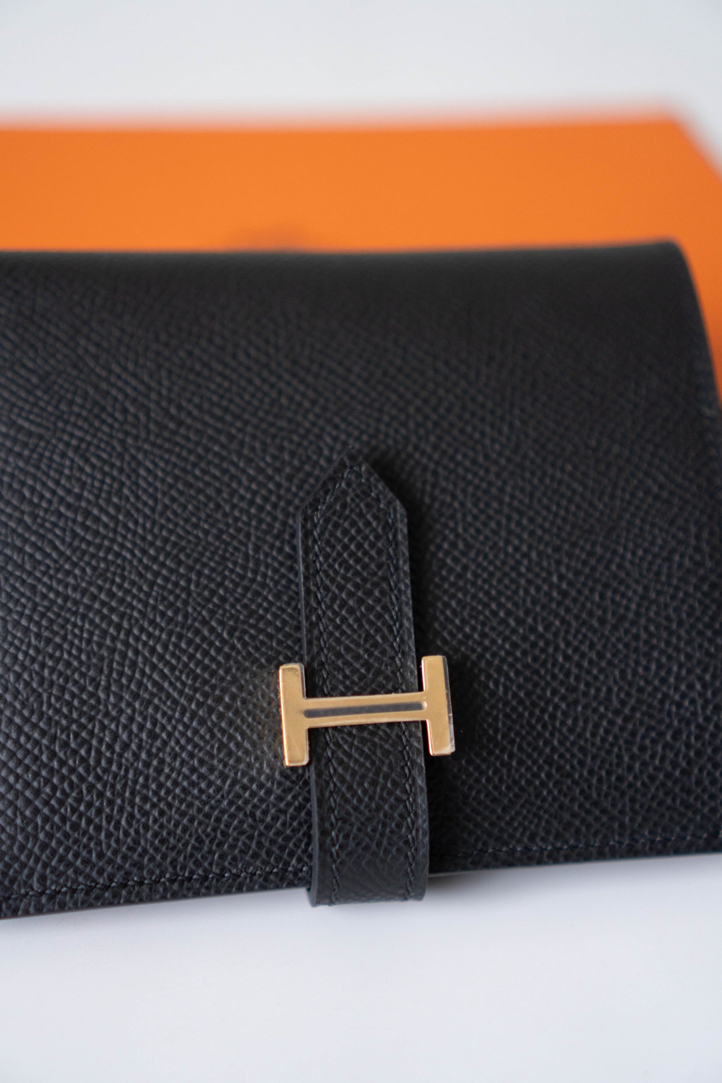 Bearn Compact Wallet – Black Epsom Leather with Gold Hardware