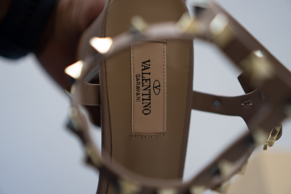 Rockstud Caged Block-Heel Sandals – Taupe / Warm Beige Leather
