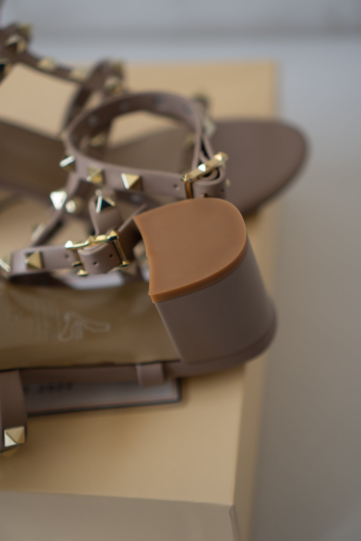 Rockstud Caged Block-Heel Sandals – Taupe / Warm Beige Leather