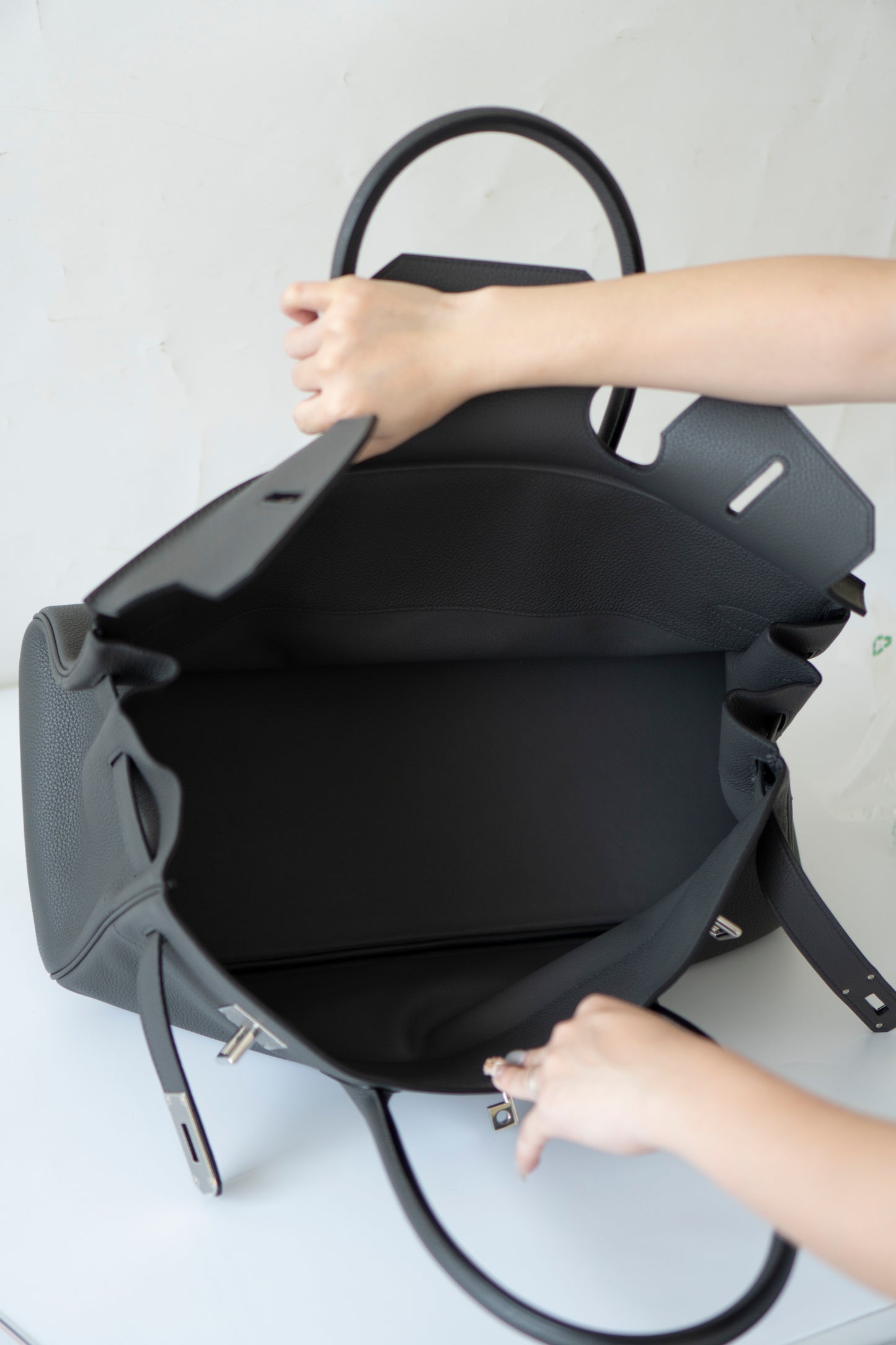 BK Shoulder Bag 42 – Graphite with Palladium Hardware (No Logo)