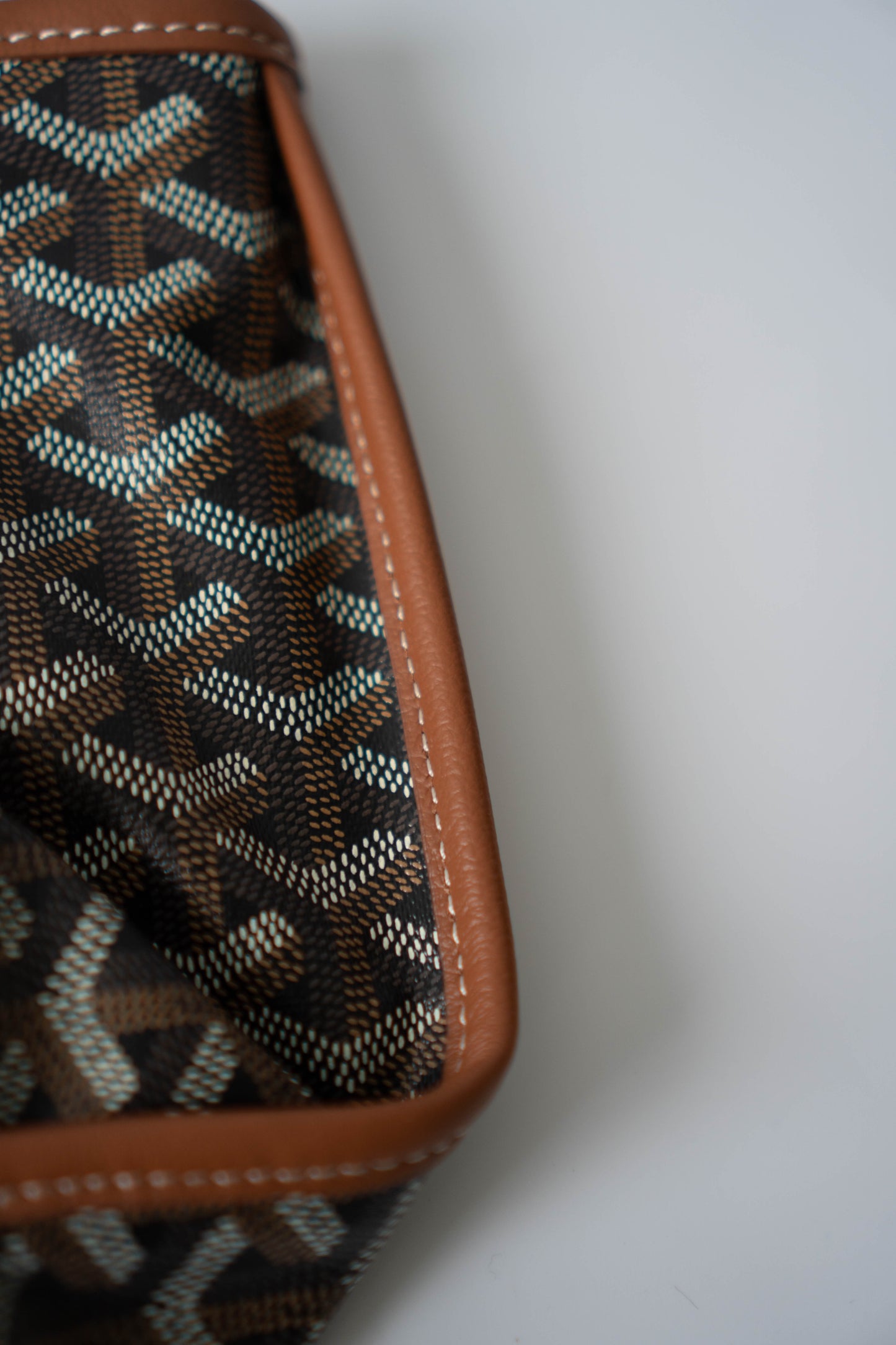 Mini Anjou – Black & Tan Goyrdine Canvas