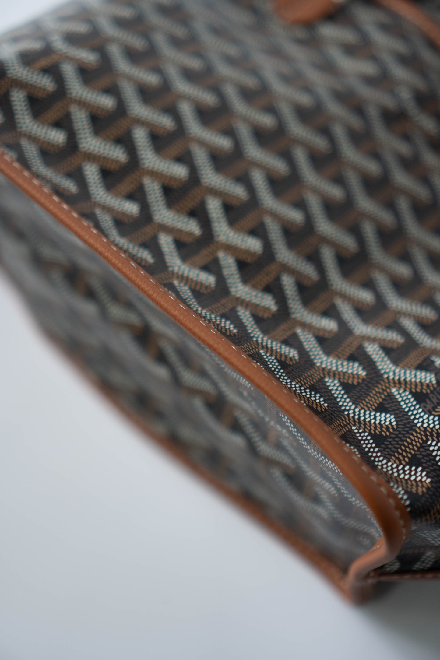 Mini Anjou – Black & Tan Goyrdine Canvas