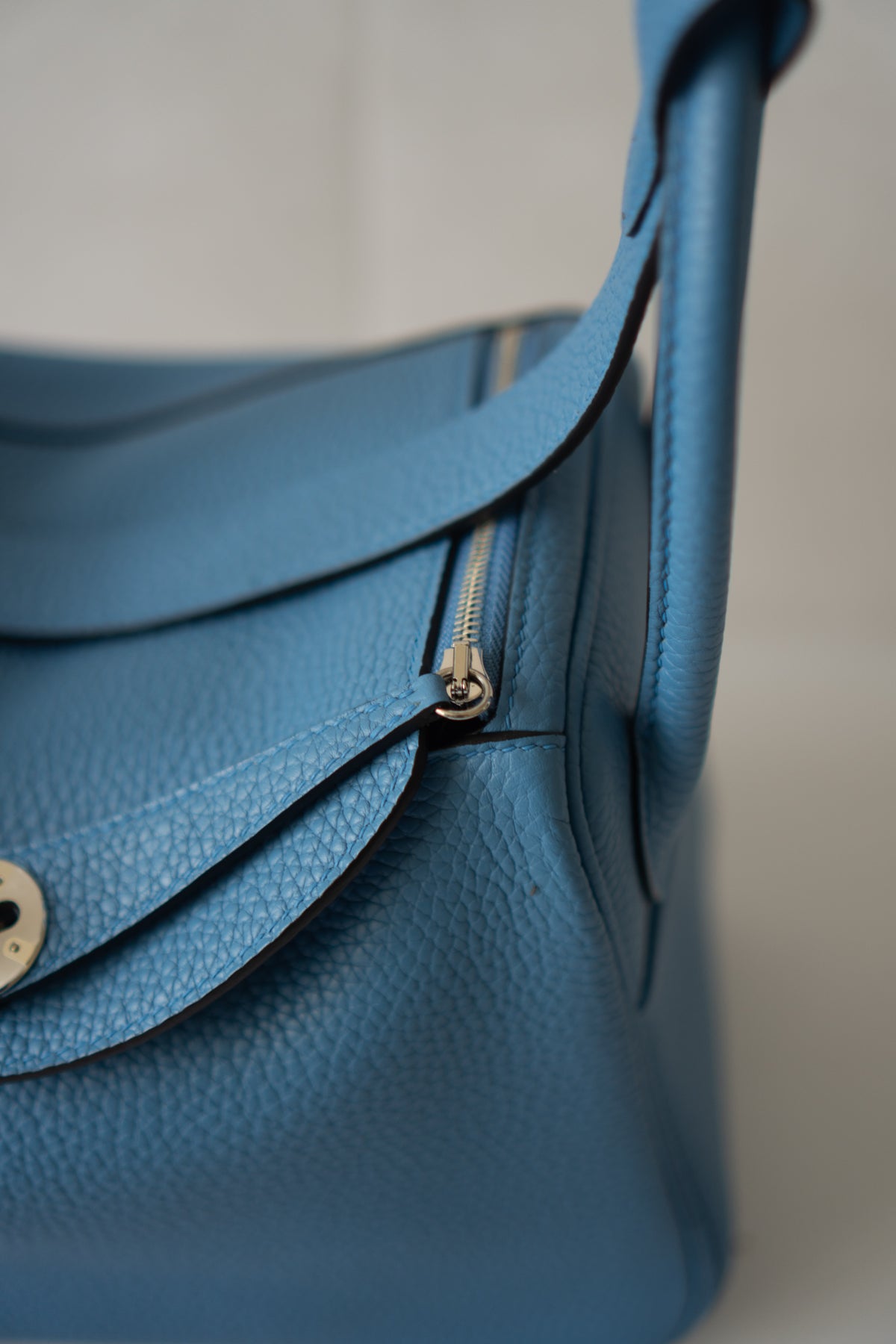 Lind 26 – Blue Paradis Clemence Leather with Palladium Hardware