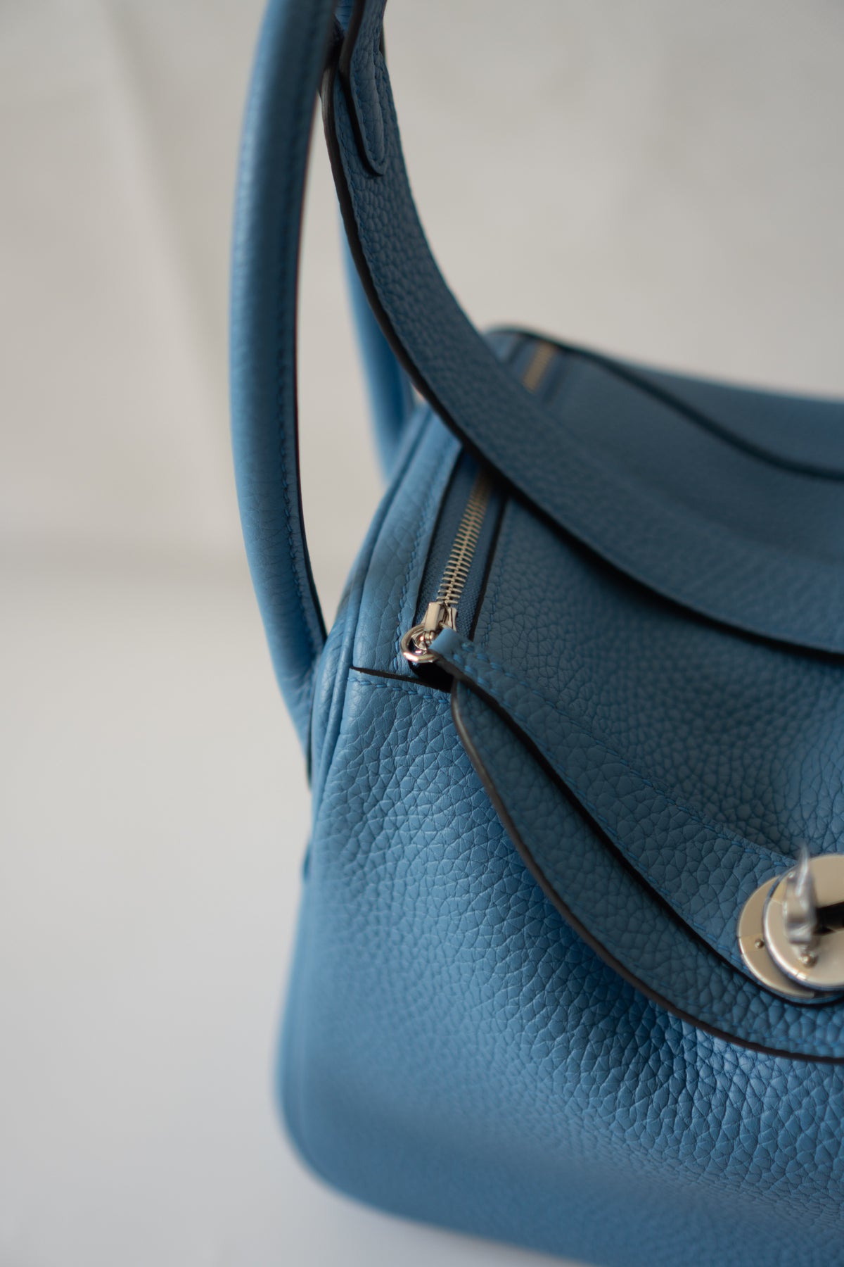 Lind 26 – Blue Paradis Clemence Leather with Palladium Hardware