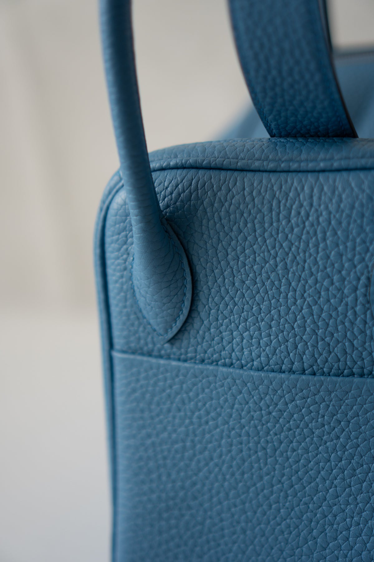 Lind 26 – Blue Paradis Clemence Leather with Palladium Hardware