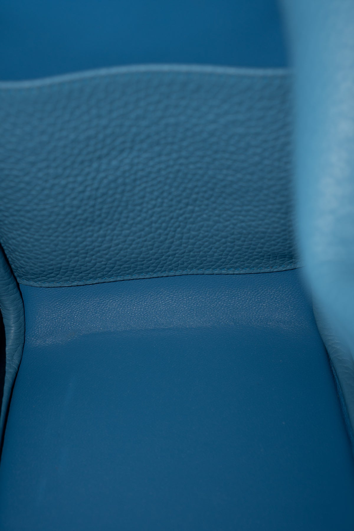 Lind 26 – Blue Paradis Clemence Leather with Palladium Hardware