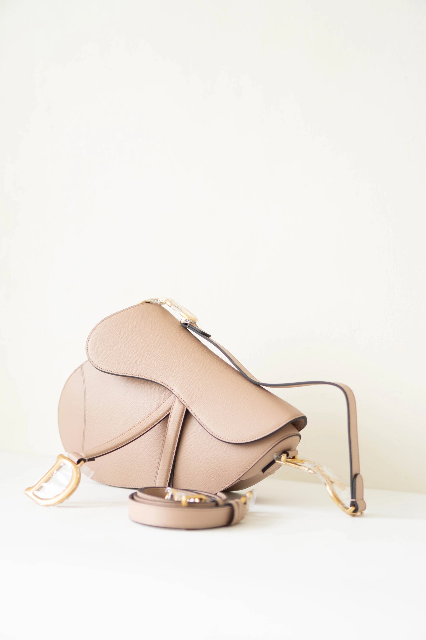 Saddle in Beige Calfskin with Gold Hardware