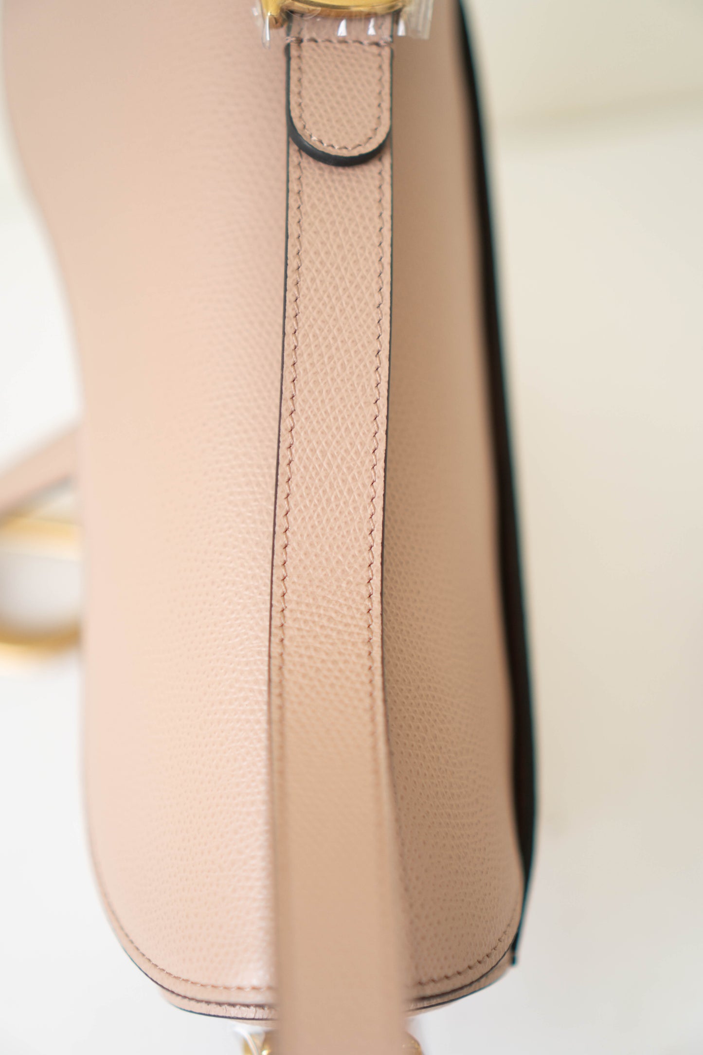 Saddle in Beige Calfskin with Gold Hardware