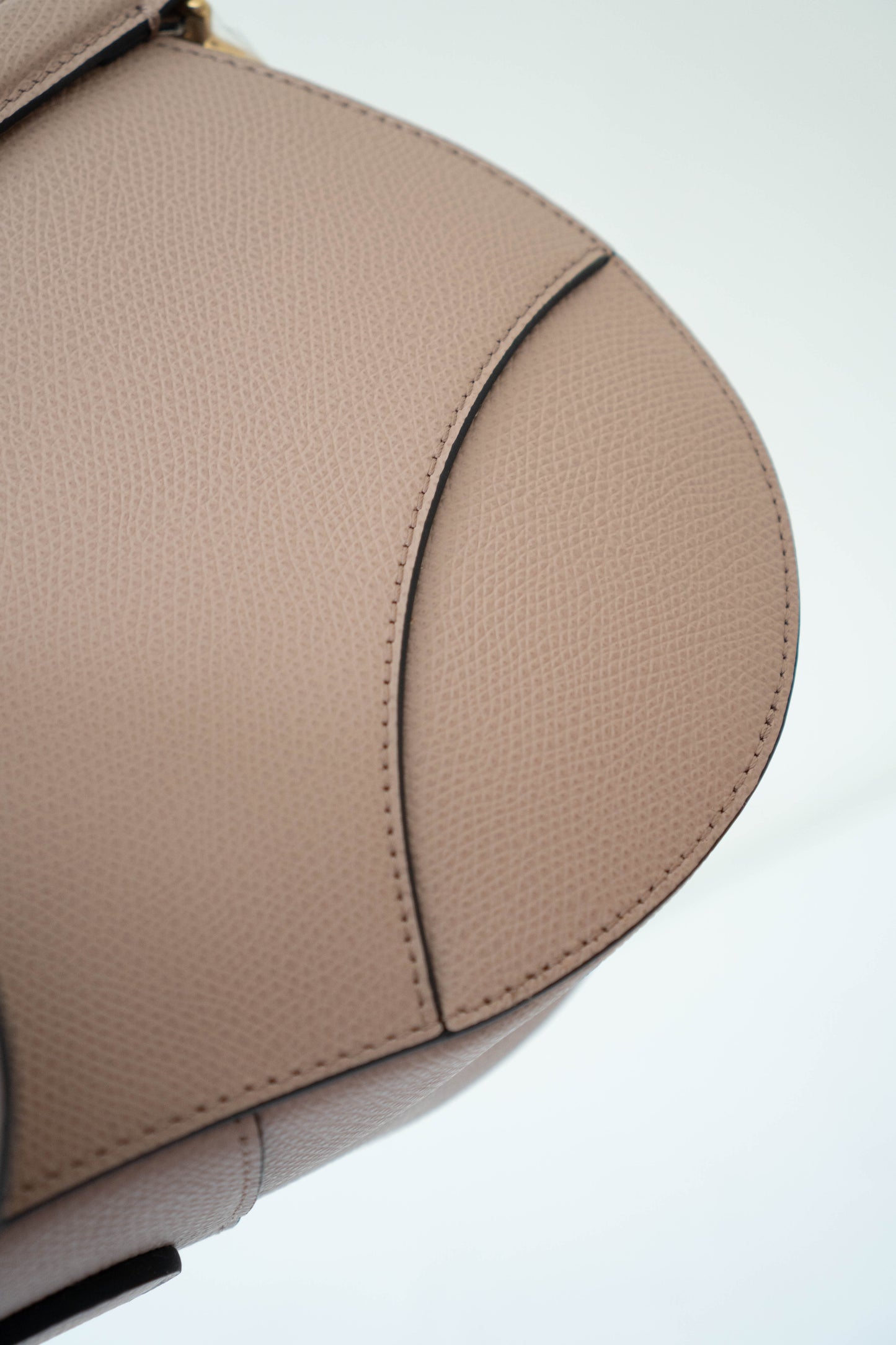 Saddle in Beige Calfskin with Gold Hardware