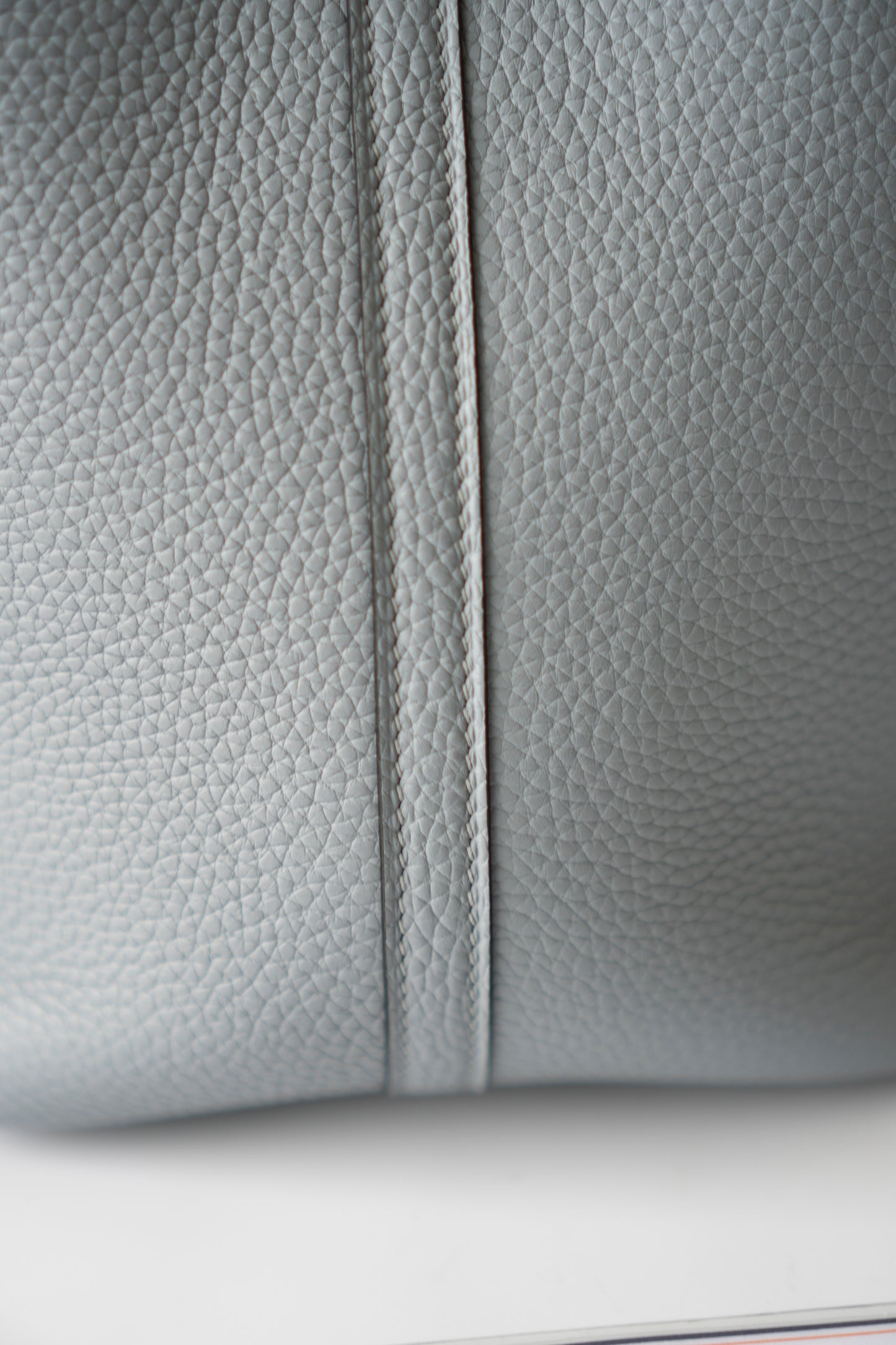 Pico 22 – Gris Pantin Clemence Leather with Palladium Hardware