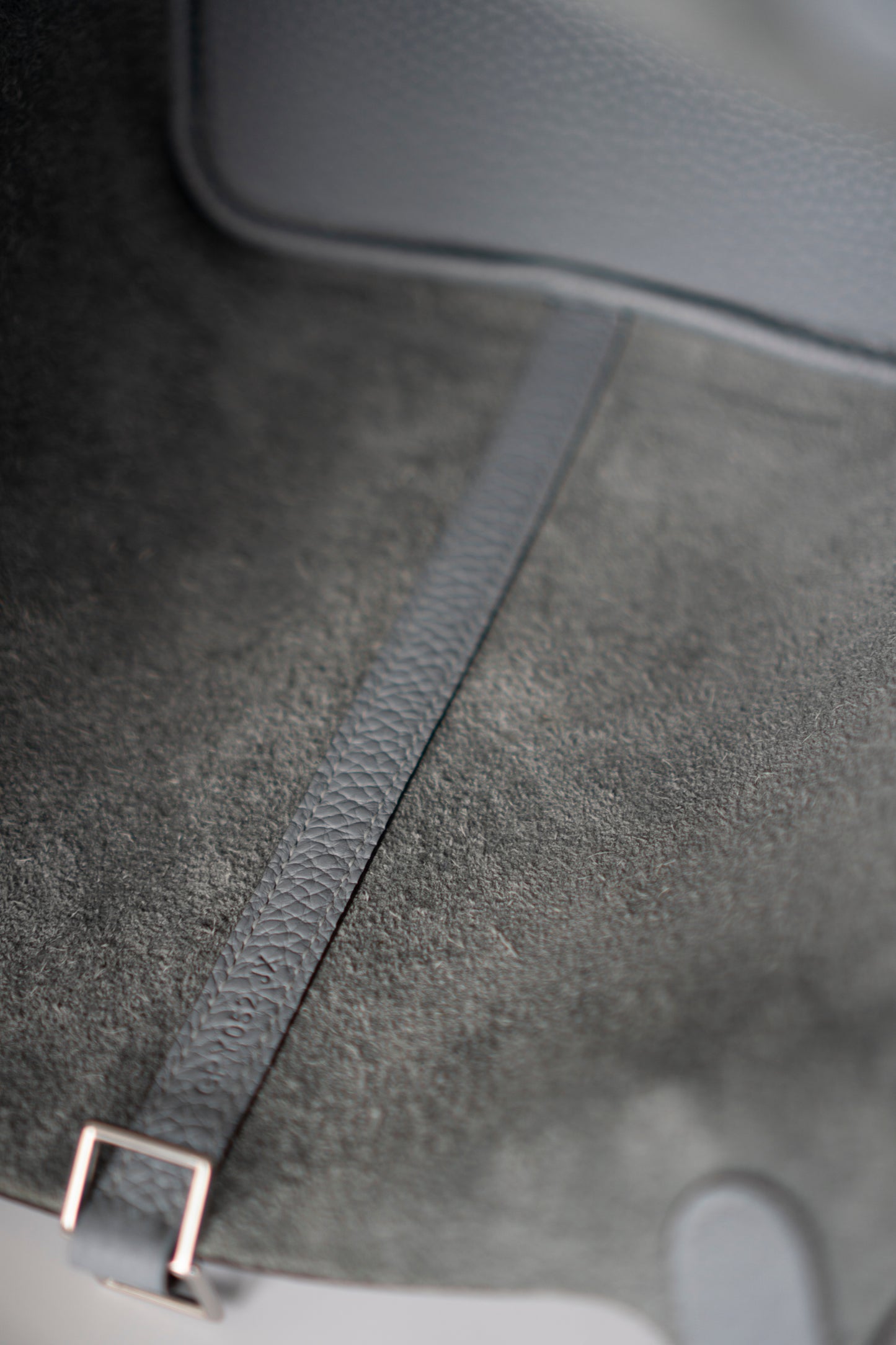 Pico 22 – Gris Pantin Clemence Leather with Palladium Hardware