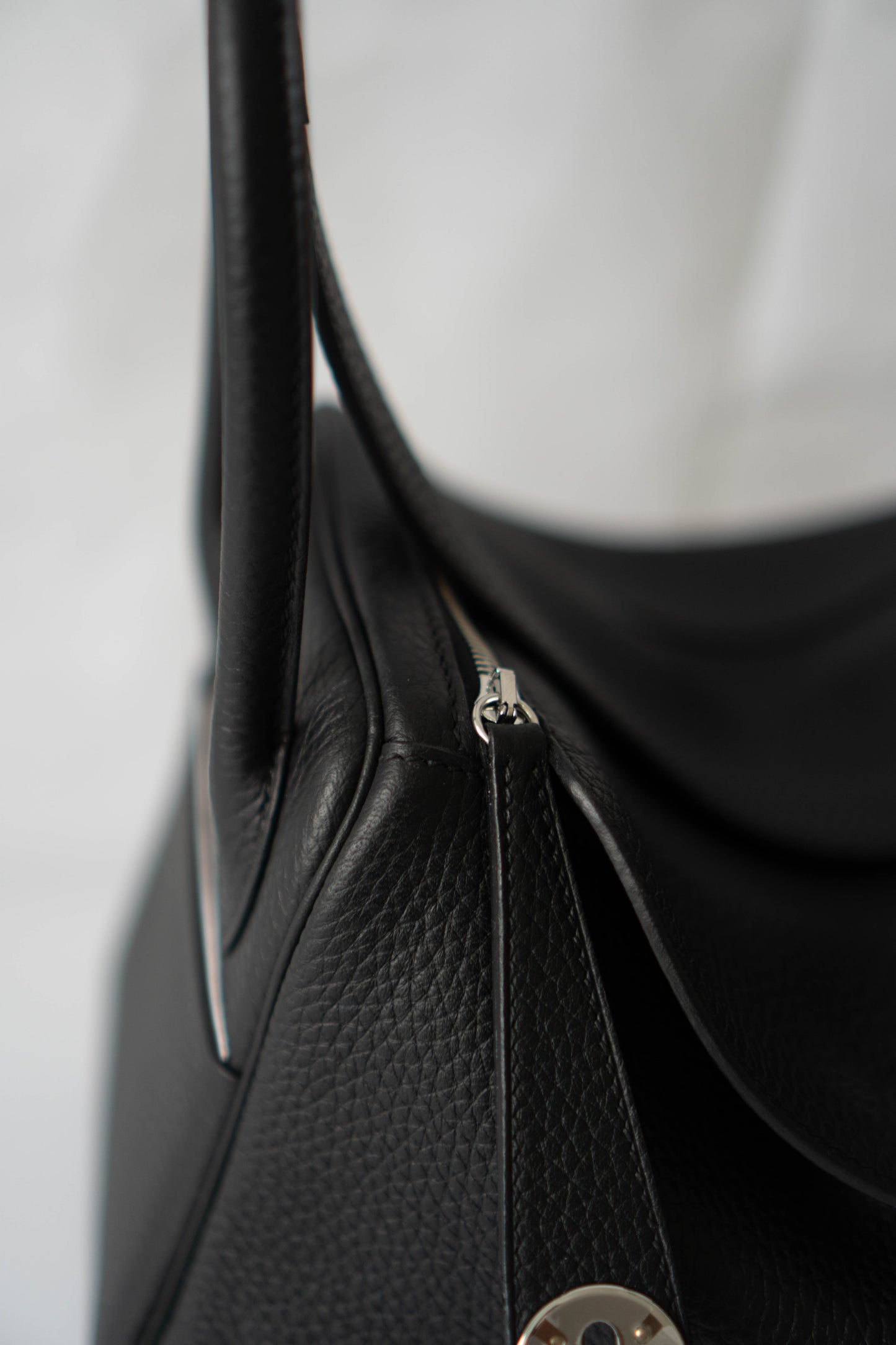 Lind 26 – Noir Clemence with Palladium Hardware