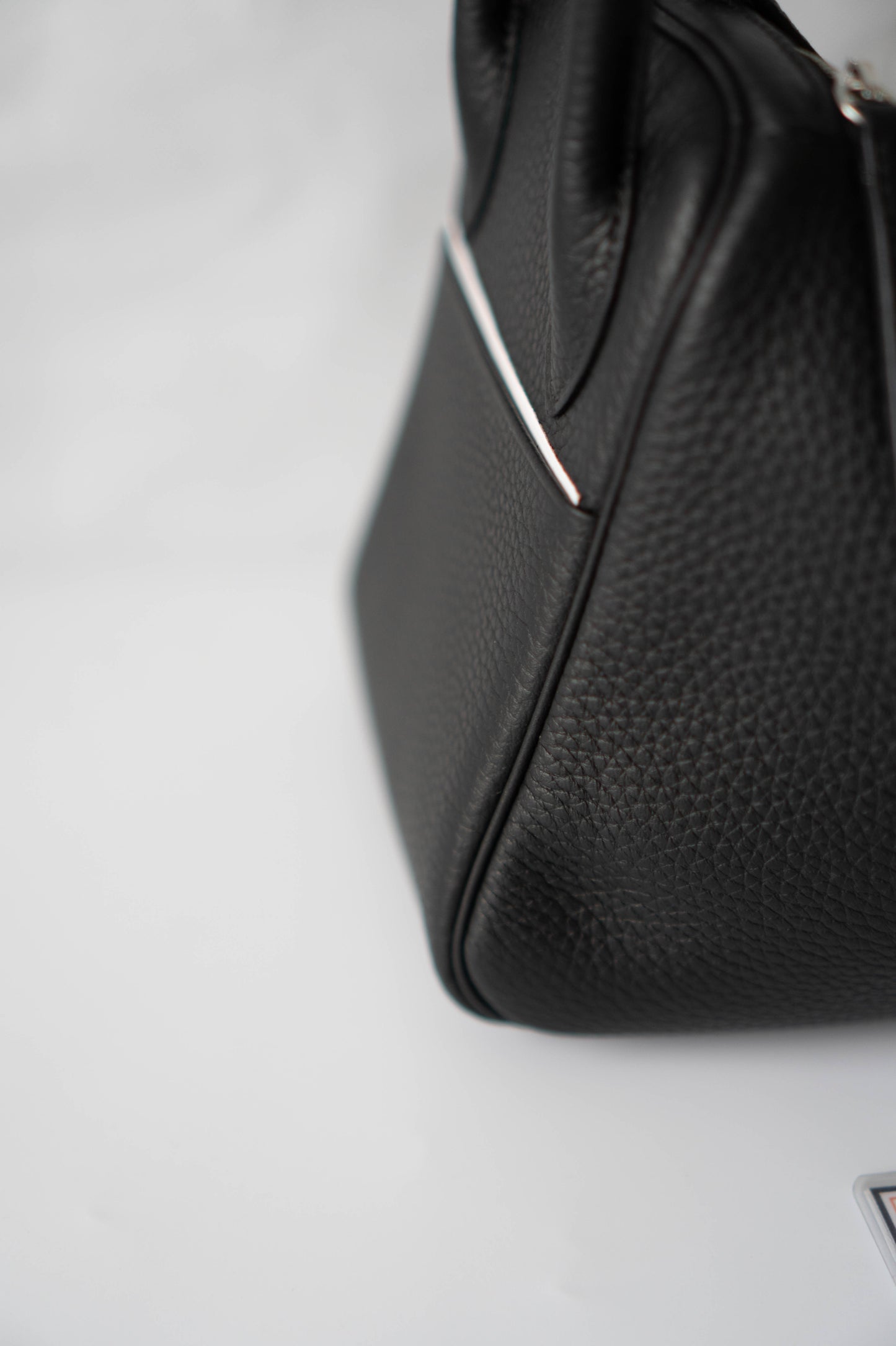 Lind 26 – Noir Clemence with Palladium Hardware
