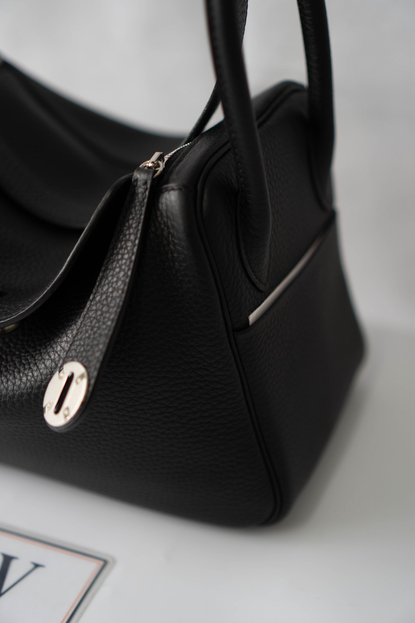Lind 26 – Noir Clemence with Palladium Hardware