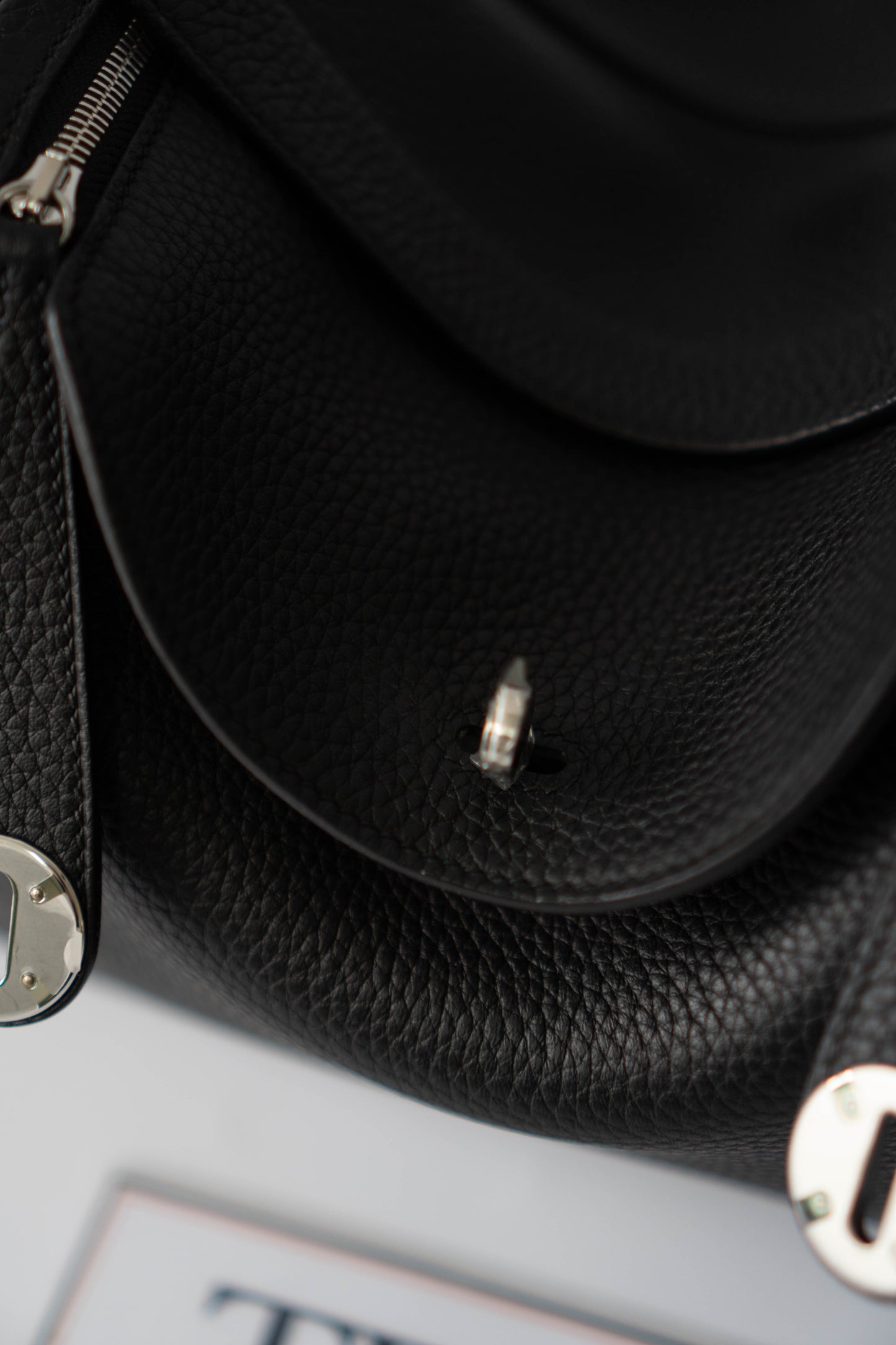 Lind 26 – Noir Clemence with Palladium Hardware