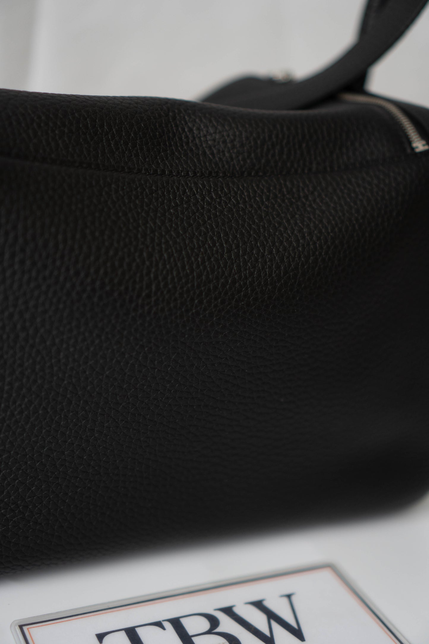 Lind 26 – Noir Clemence with Palladium Hardware