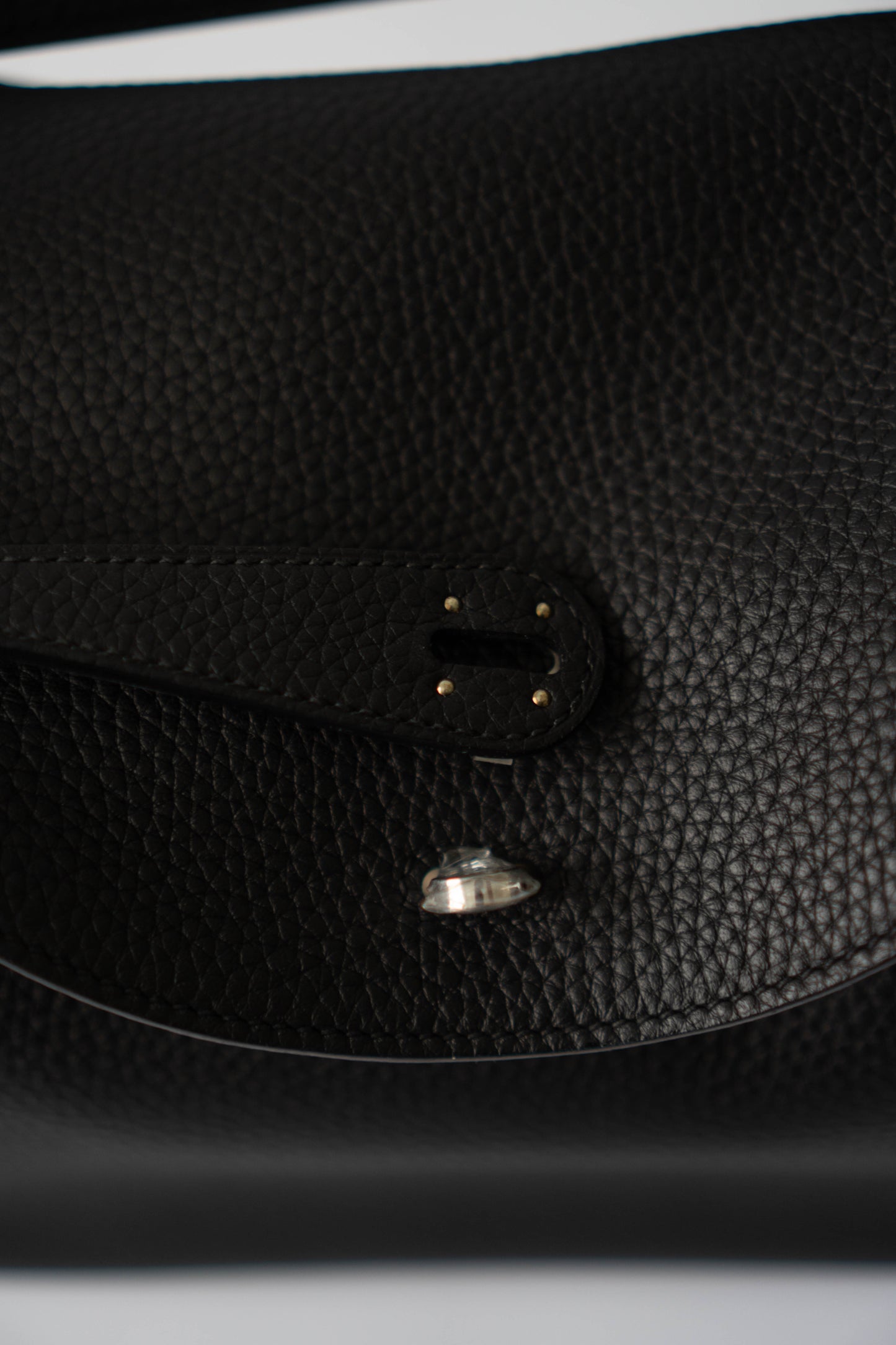Lind 26 – Noir Clemence with Palladium Hardware