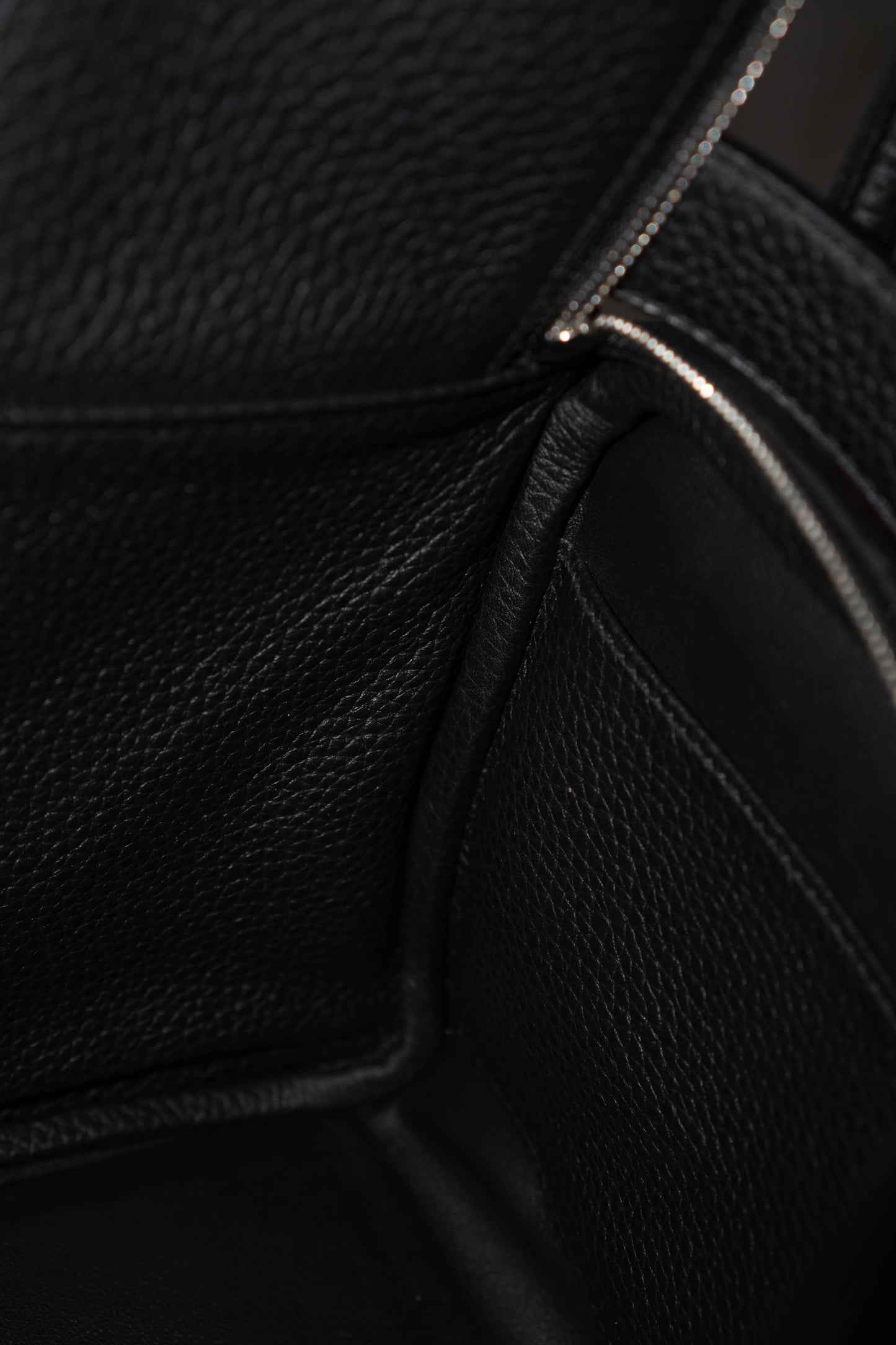 Lind 26 – Noir Clemence with Palladium Hardware