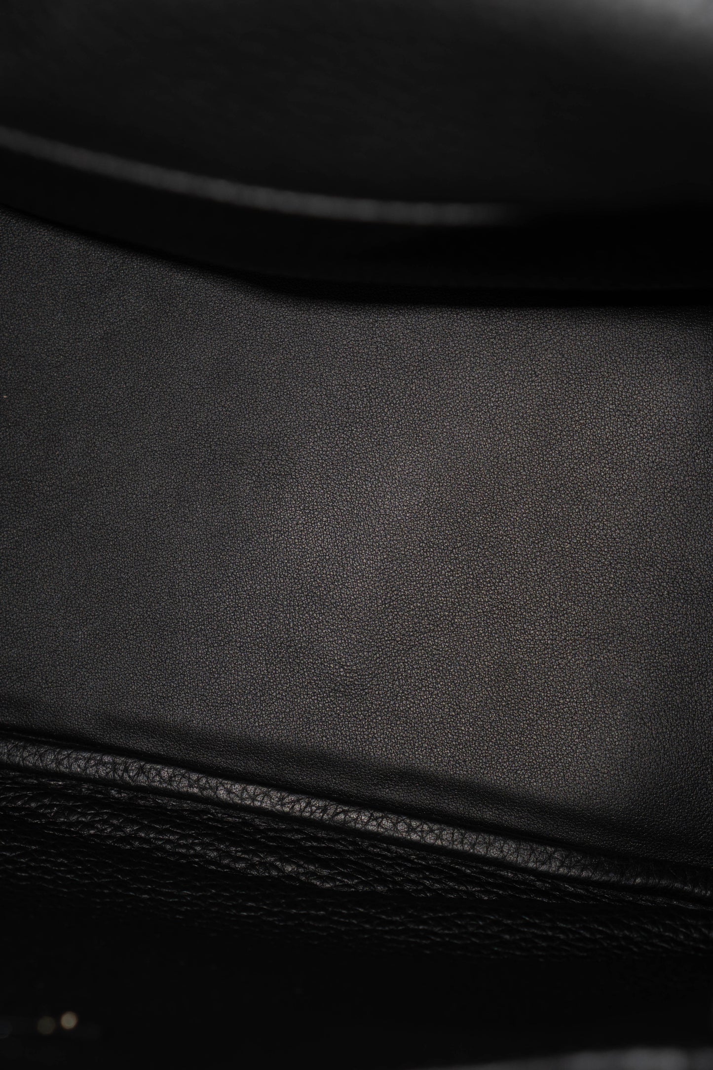 Lind 26 – Noir Clemence with Palladium Hardware