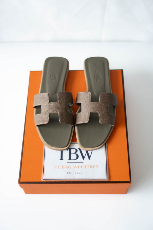 Oran Flat Sandals – Etoupe Epsom Leather