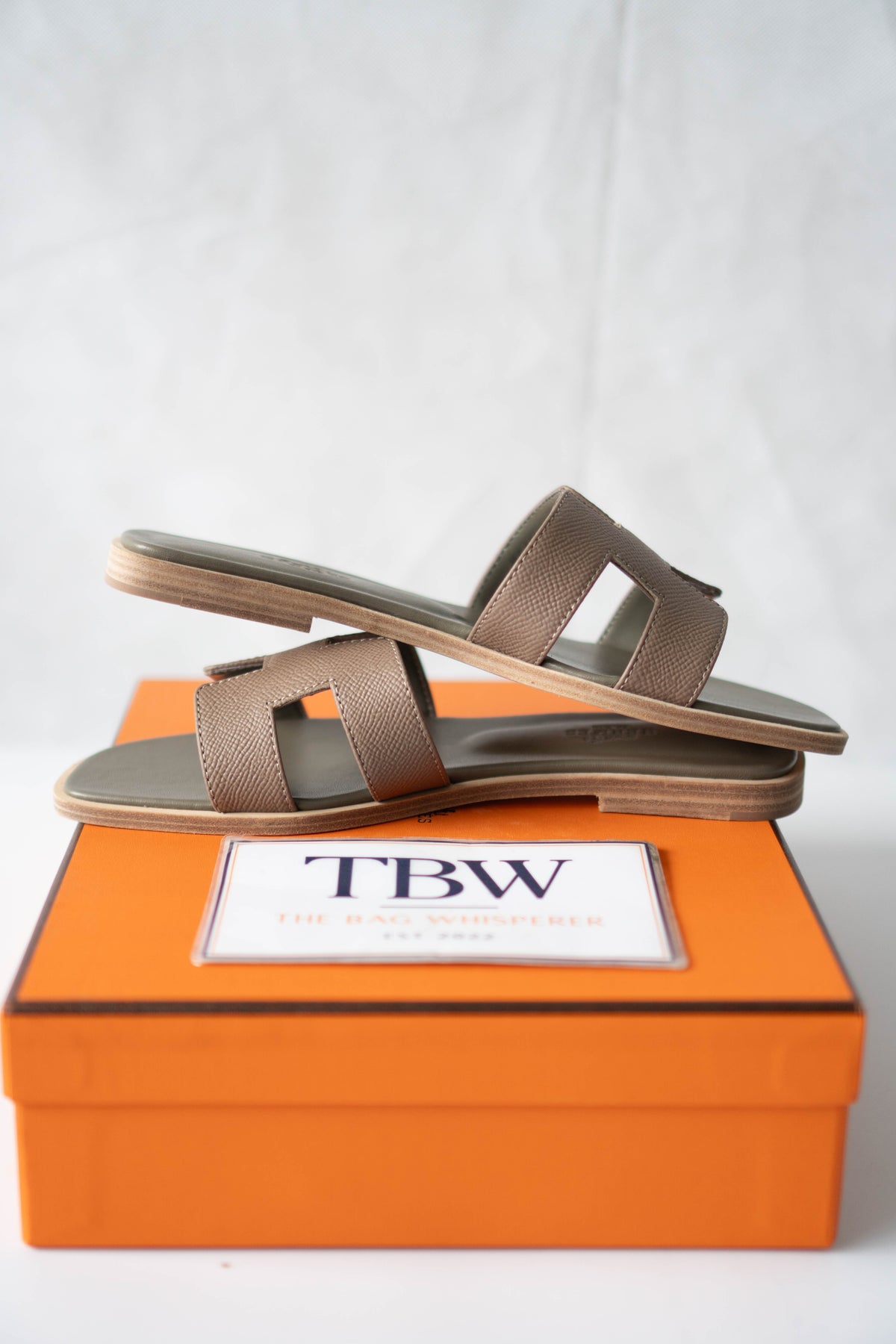 Oran Flat Sandals – Etoupe Epsom Leather