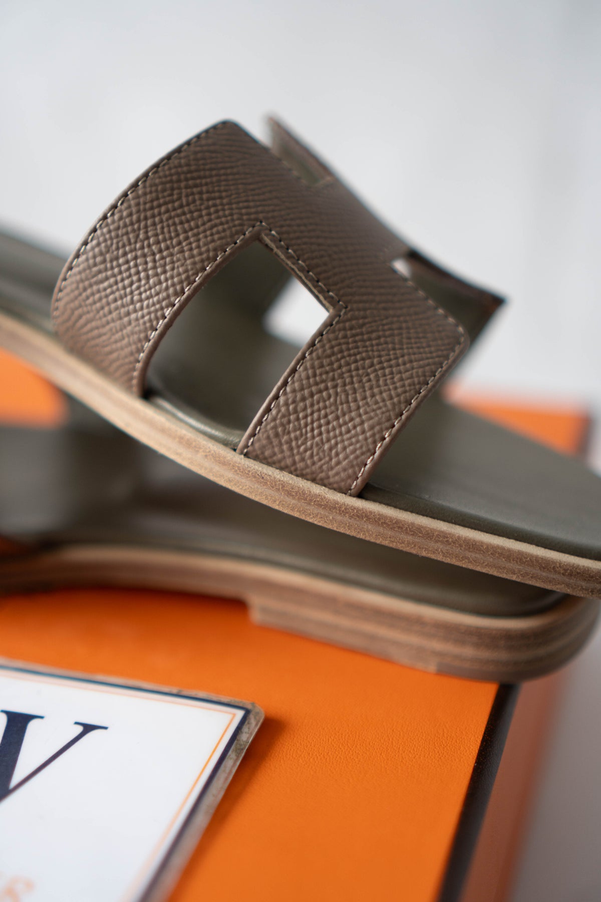 Oran Flat Sandals – Etoupe Epsom Leather