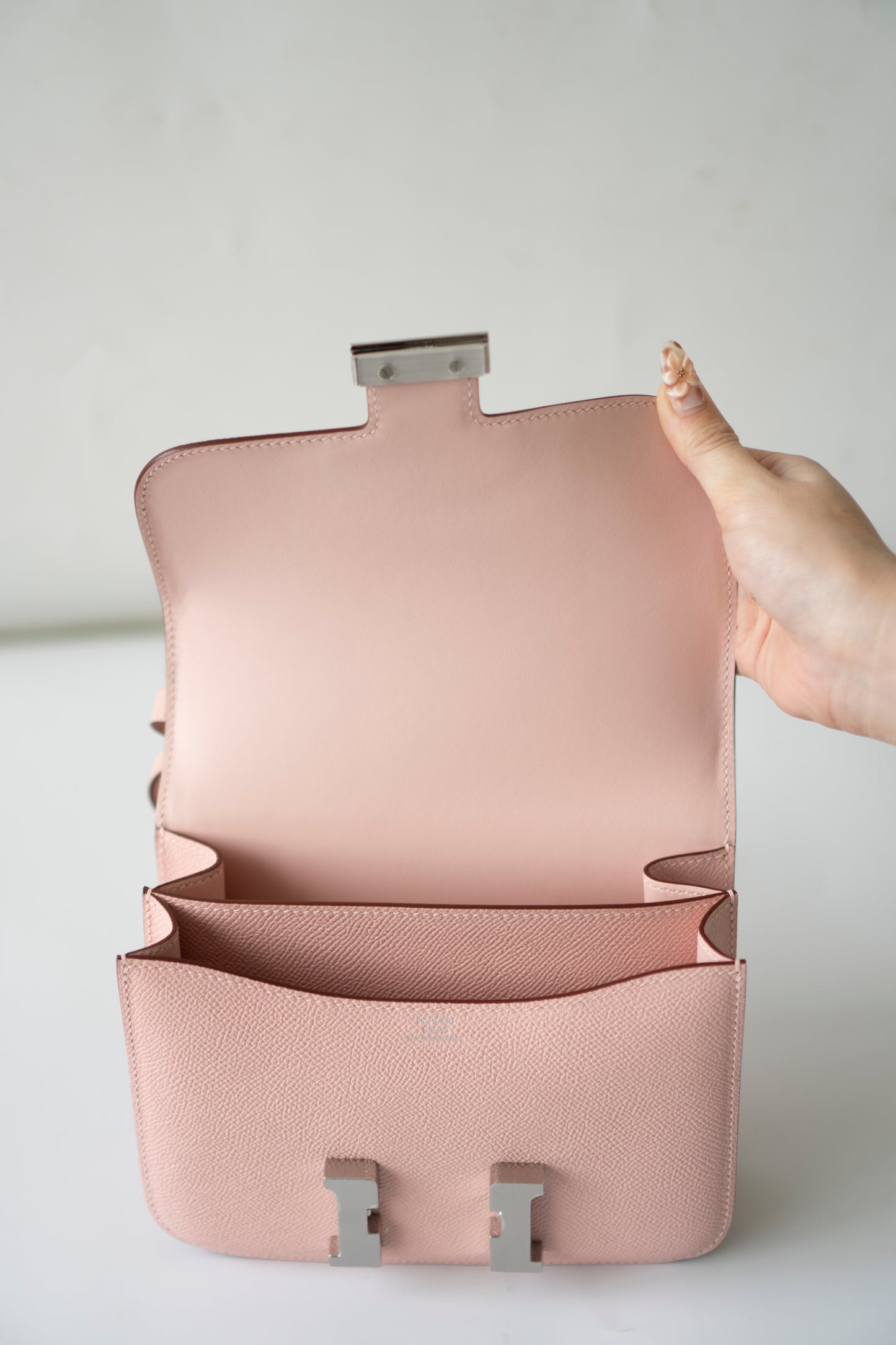 Constanc 18 – Rose Sakura Epsom Leather with Palladium Hardware