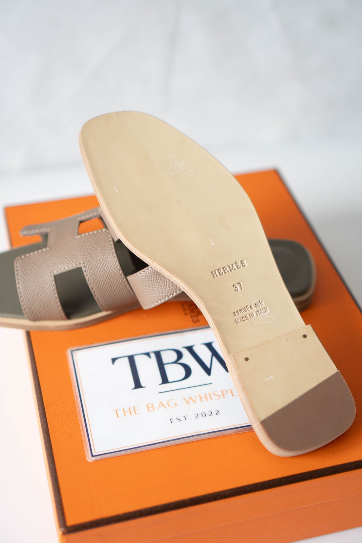 Oran Flat Sandals – Etoupe Epsom Leather