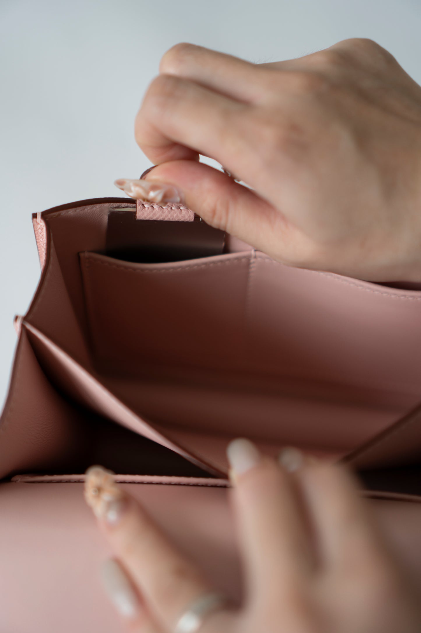 Constanc 18 – Rose Sakura Epsom Leather with Palladium Hardware