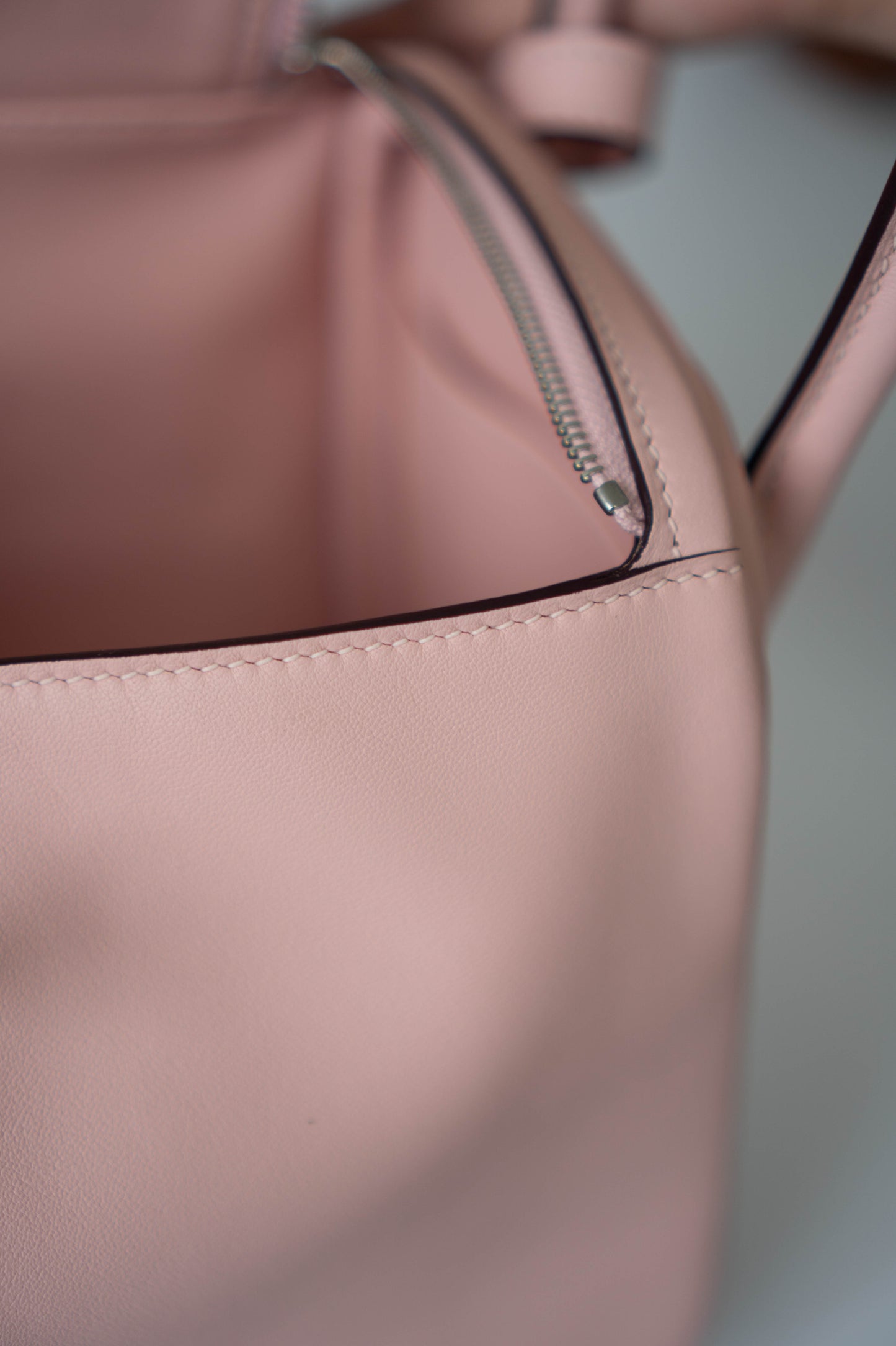 Lind 26 – Rose Sakura Swift with Palladium Hardware