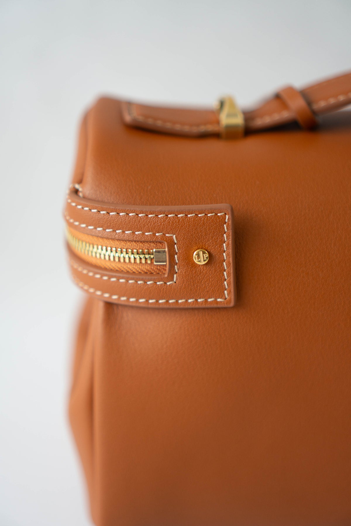 Extra Pocket L27 Pouch – Warm Tan Calfskin
