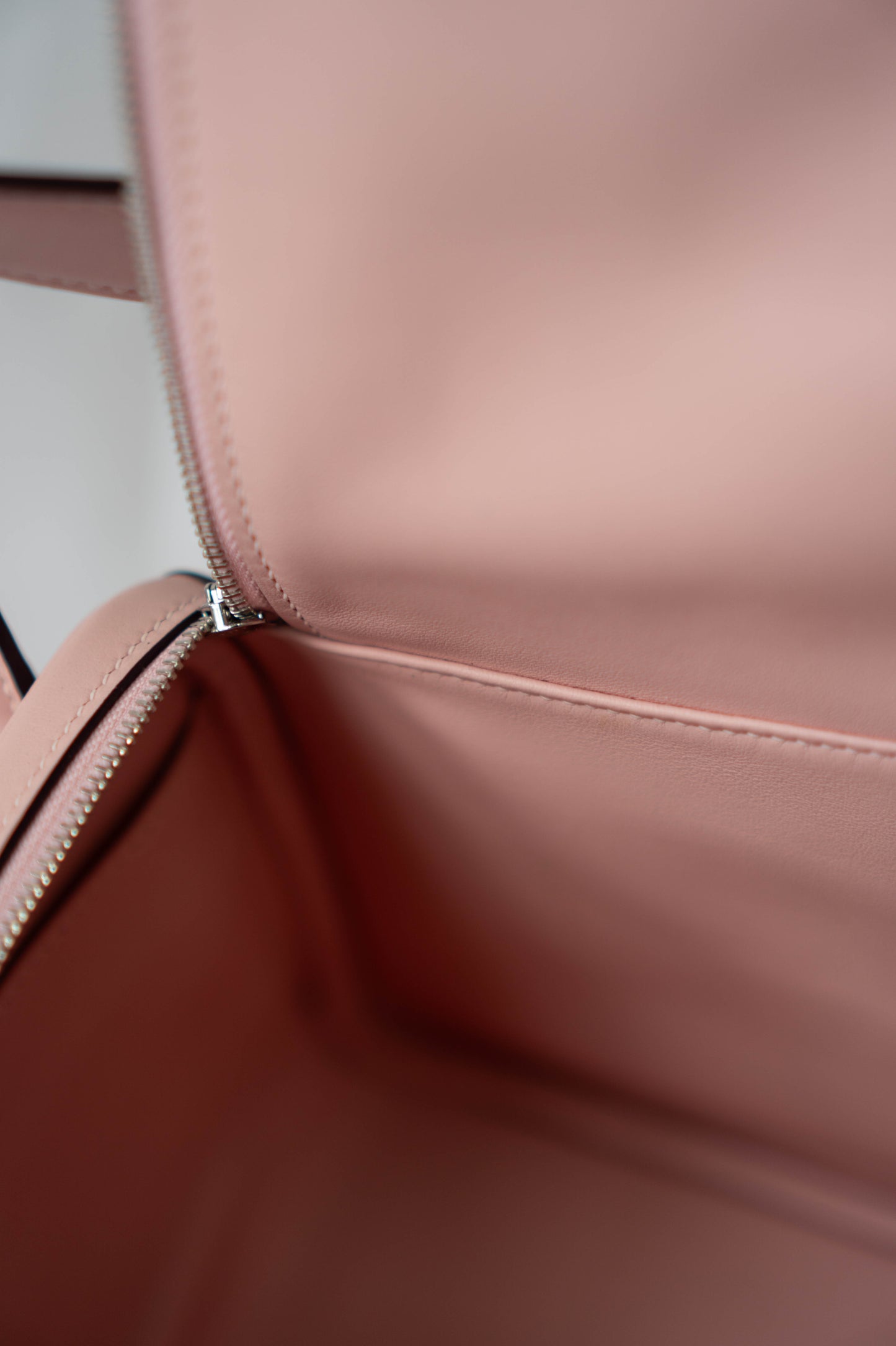 Lind 26 – Rose Sakura Swift with Palladium Hardware