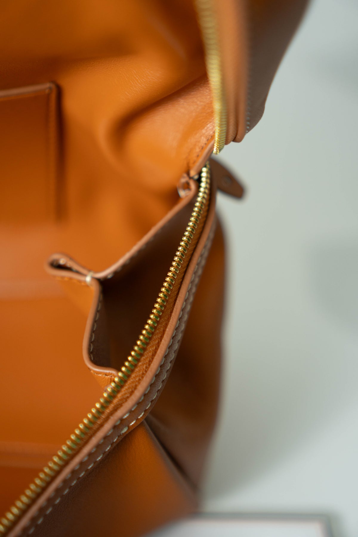 Extra Pocket L27 Pouch – Warm Tan Calfskin
